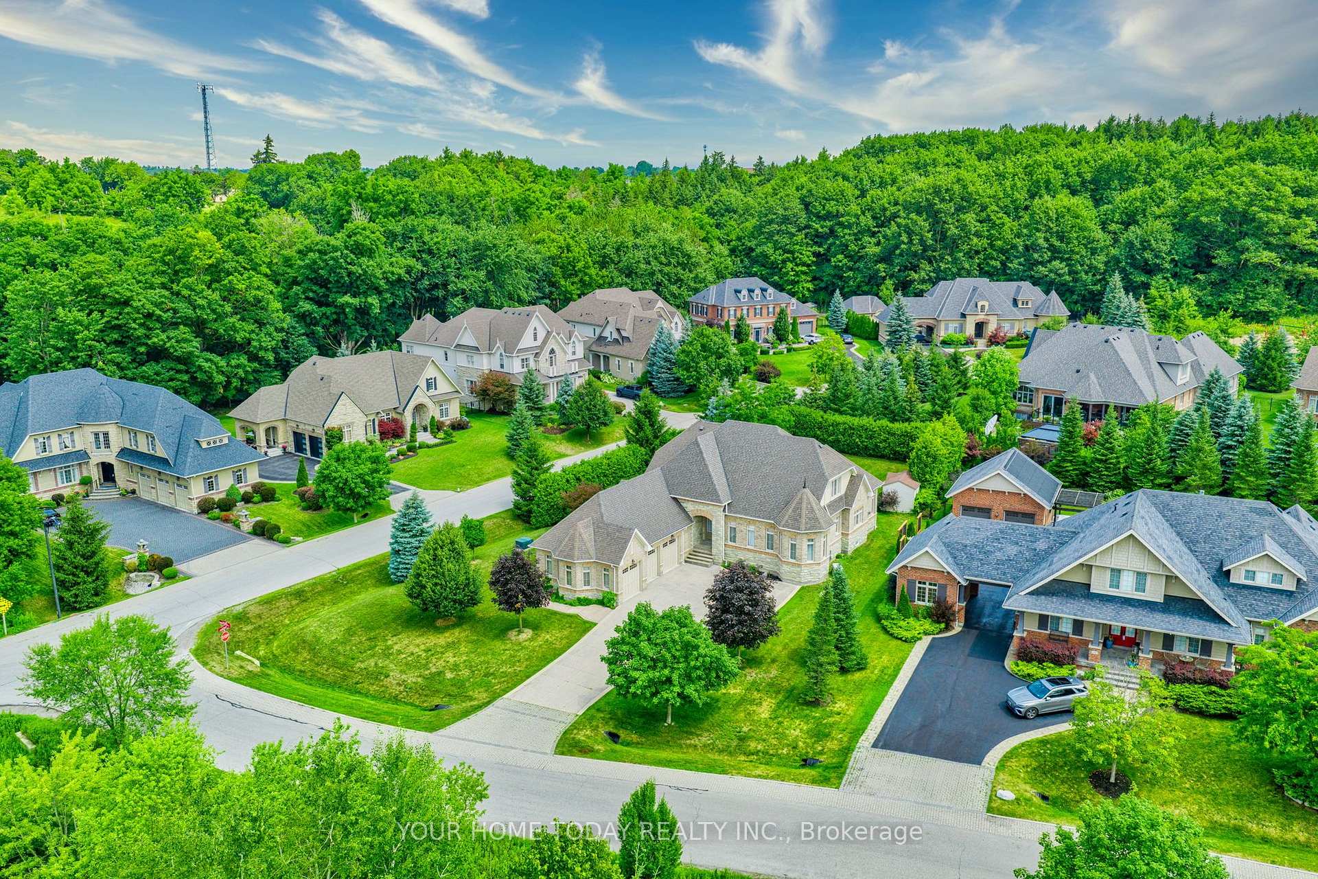 Photo 2 of 86 Barraclough Boulevard, Halton Hills, Glen Williams — HOMEH