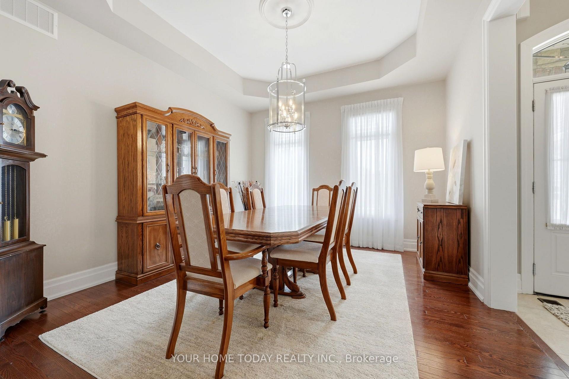 Photo 7 of 86 Barraclough Boulevard, Halton Hills, Glen Williams — HOMEH