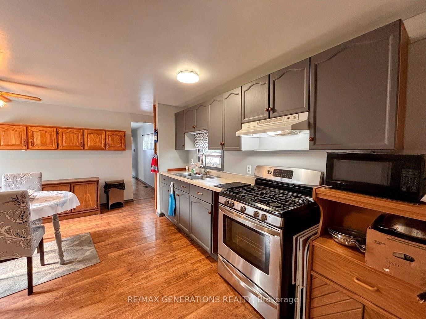 Photo 5 of 24 Jackson Crescent, Marathon — HOMEH