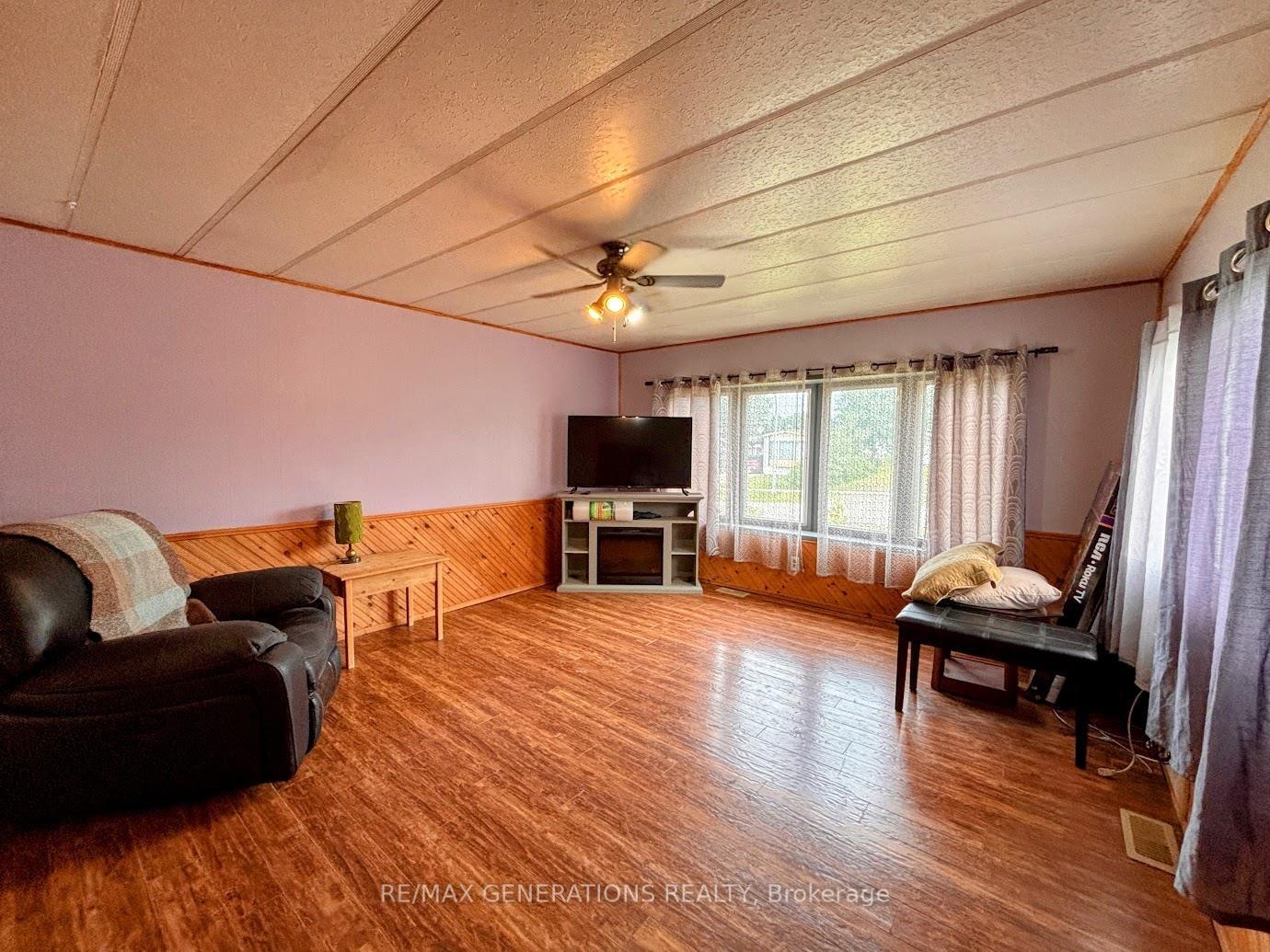 Photo 7 of 24 Jackson Crescent, Marathon — HOMEH