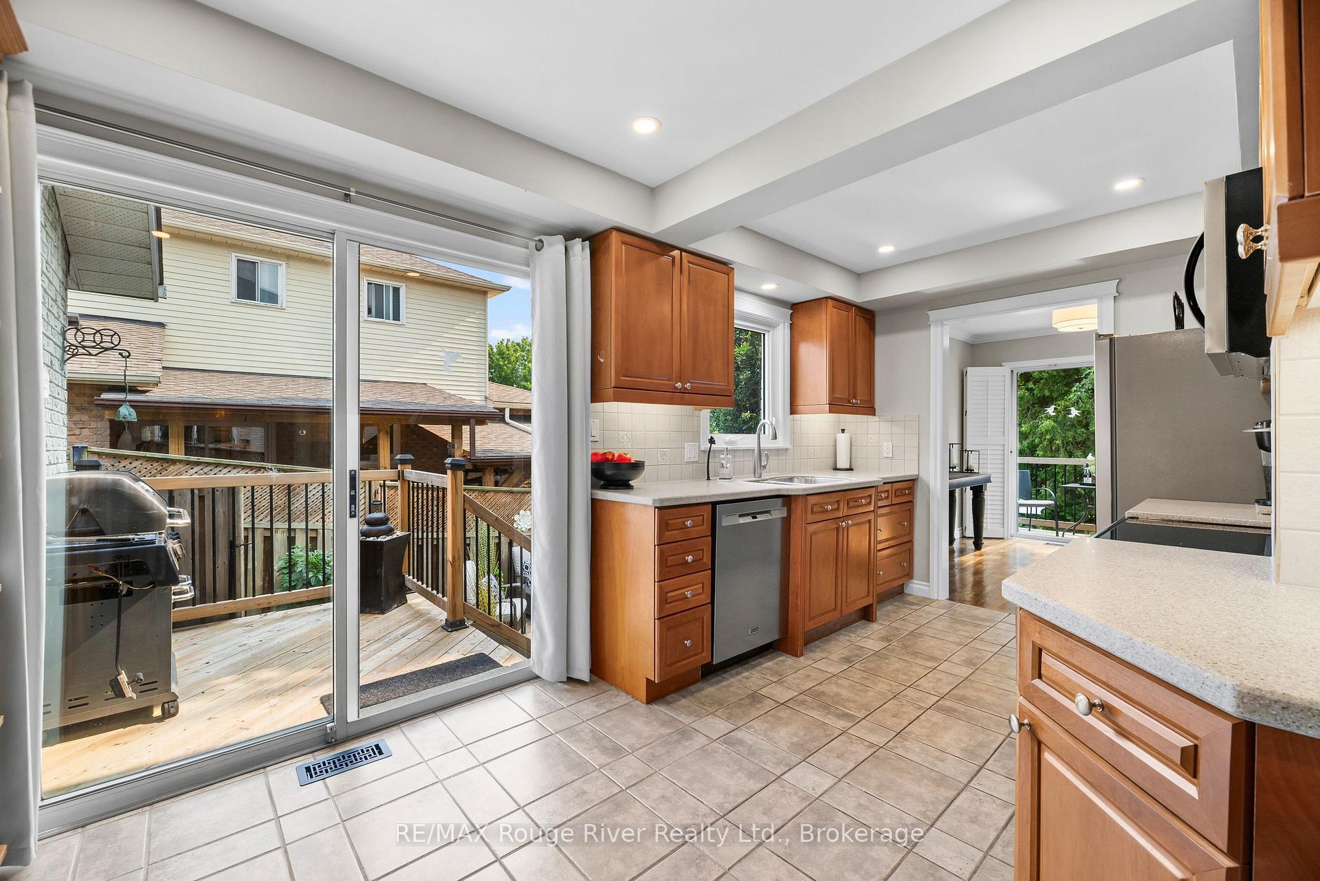 Photo 8 of 51 Lyndale Crescent, Clarington, Courtice — HOMEH
