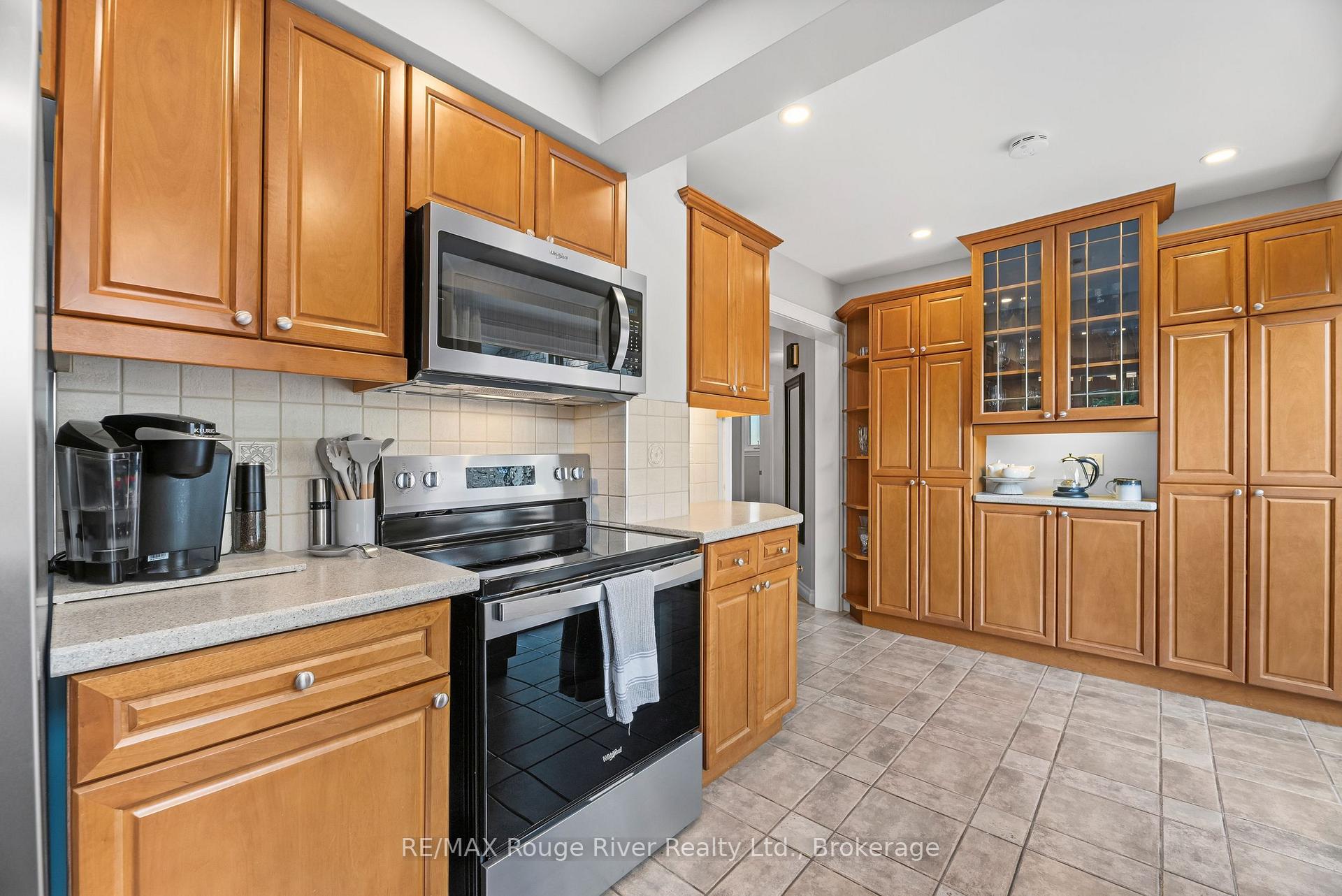 Photo 10 of 51 Lyndale Crescent, Clarington, Courtice — HOMEH