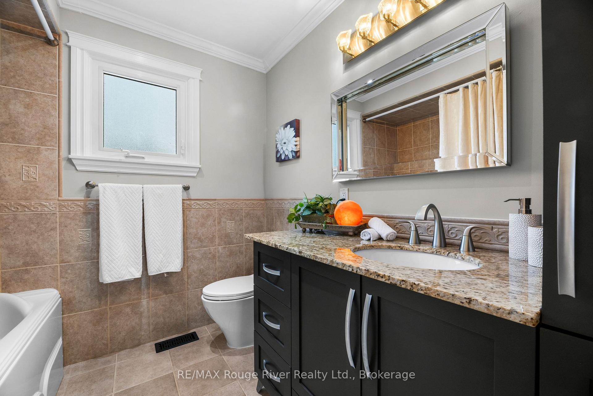 Photo 27 of 51 Lyndale Crescent, Clarington, Courtice — HOMEH