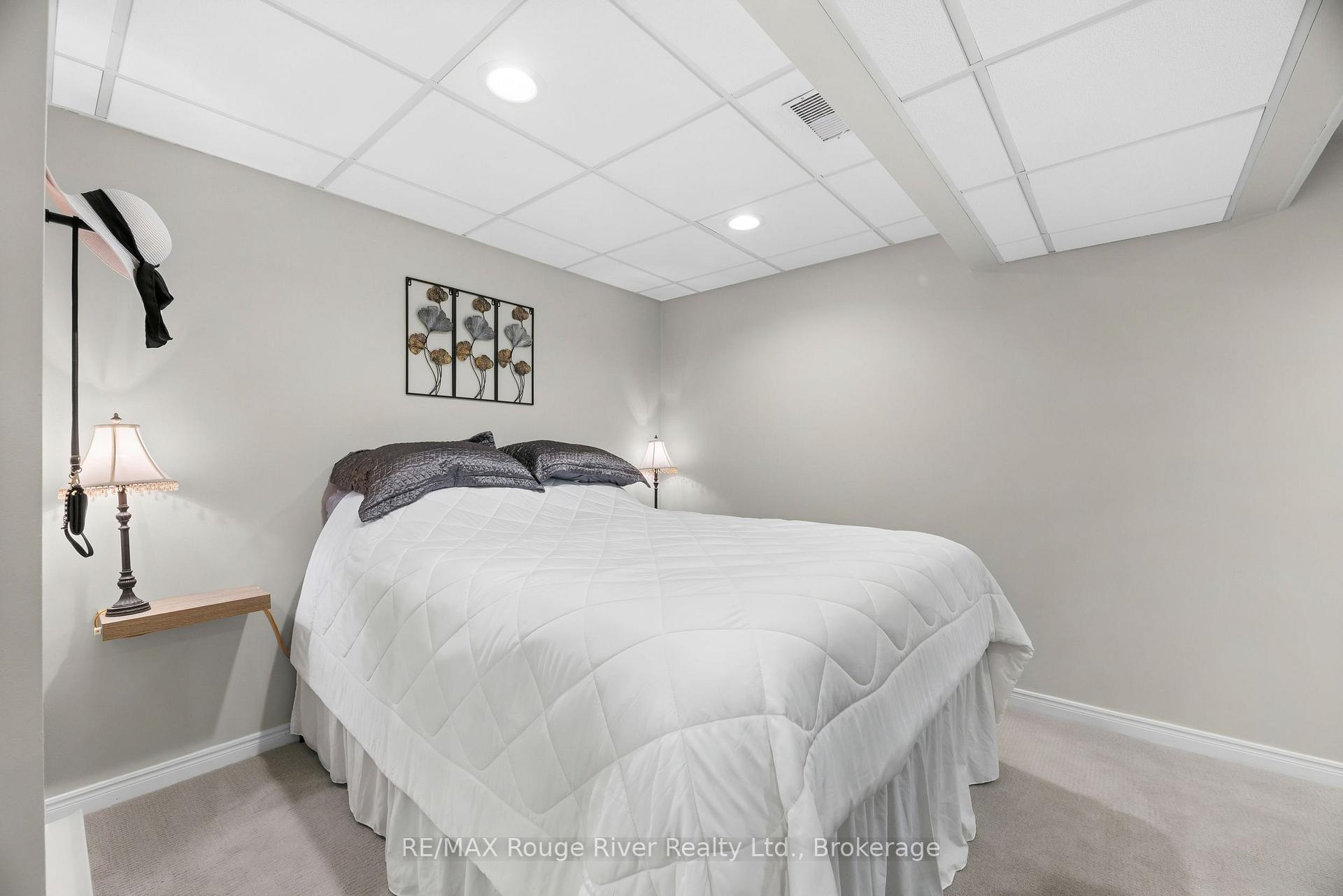 Photo 37 of 51 Lyndale Crescent, Clarington, Courtice — HOMEH