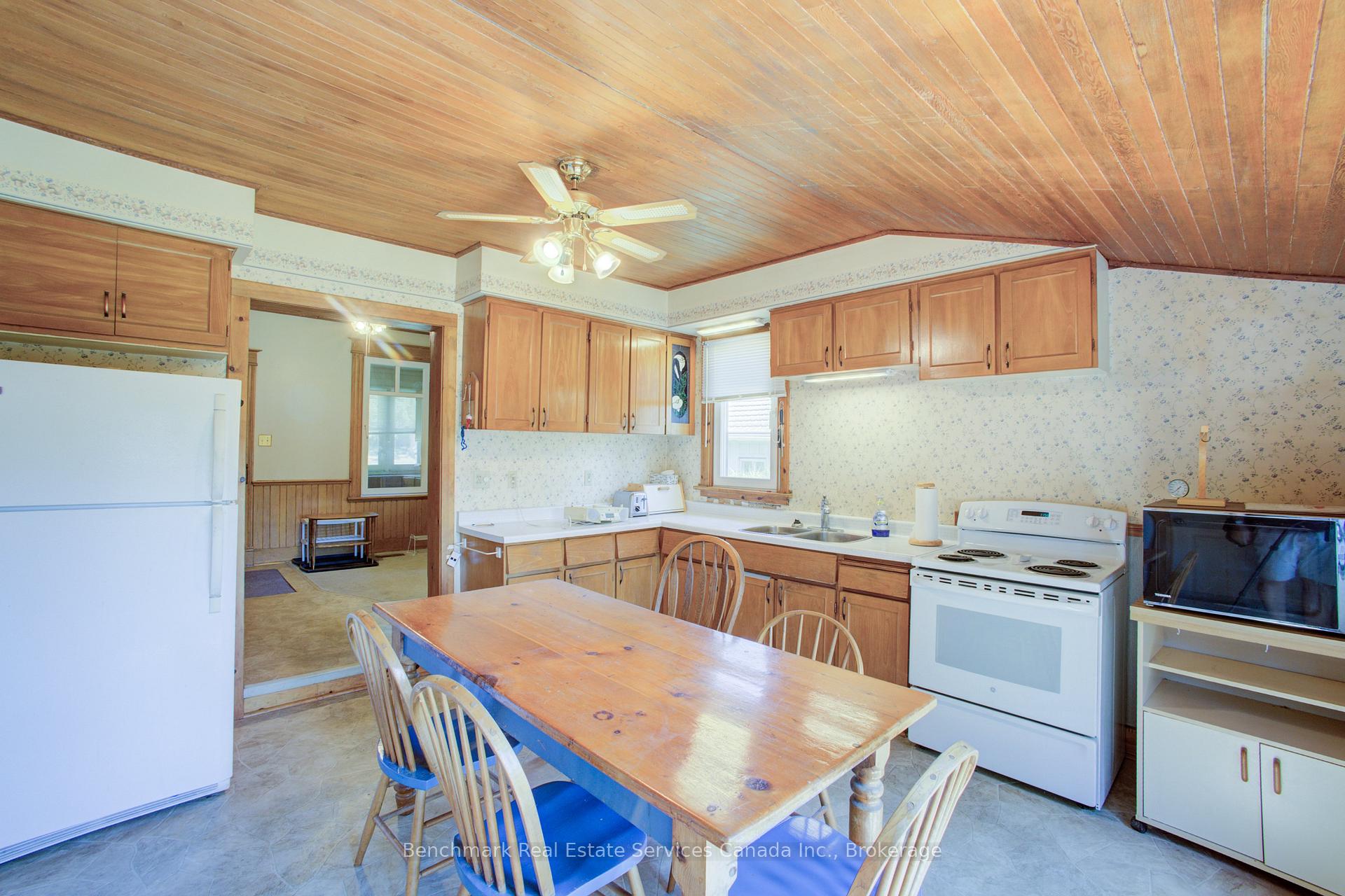Photo 9 of 237 Thomas Street, St. Marys — HOMEH
