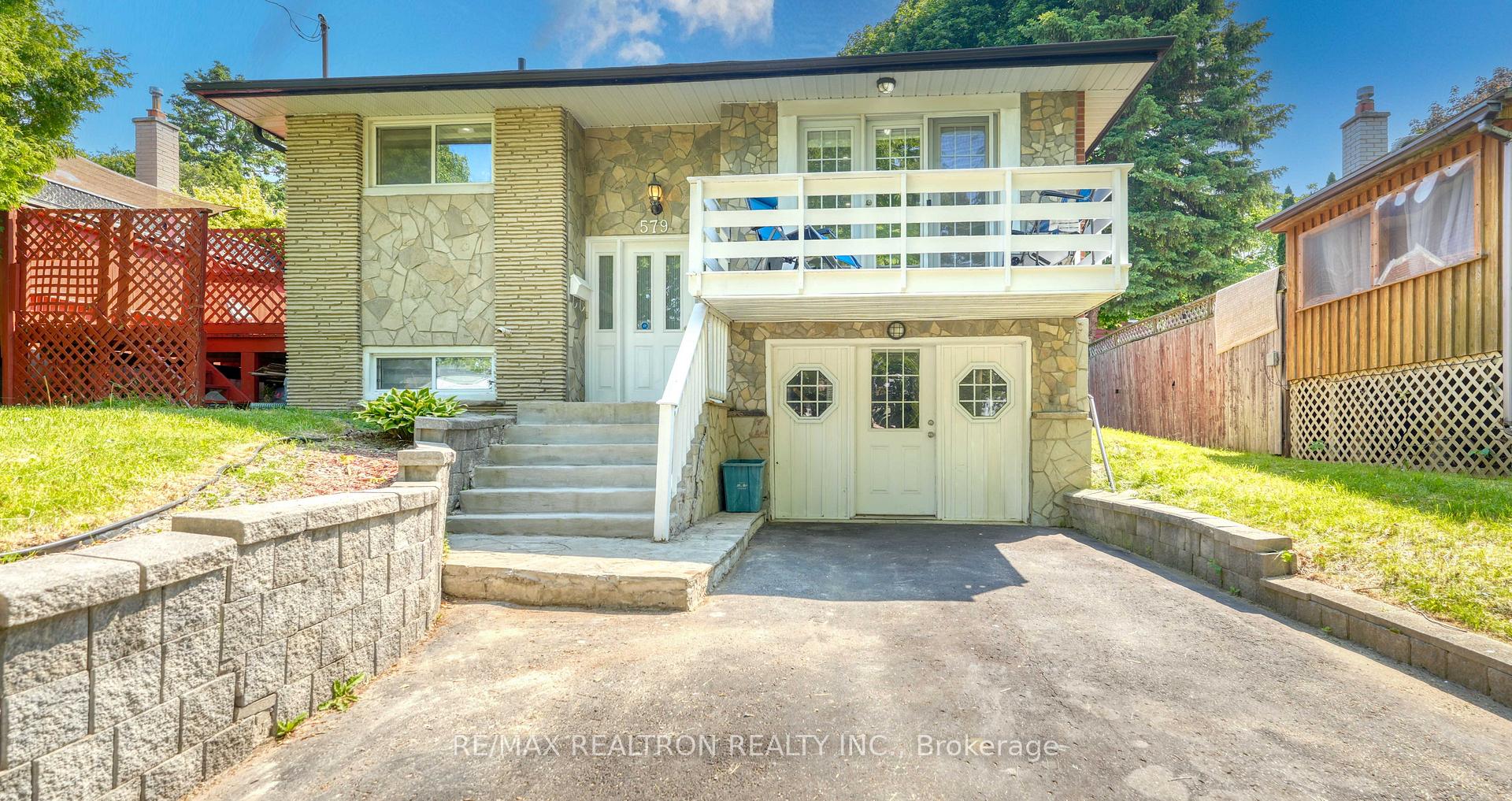 Front of 579 Pinewood Street