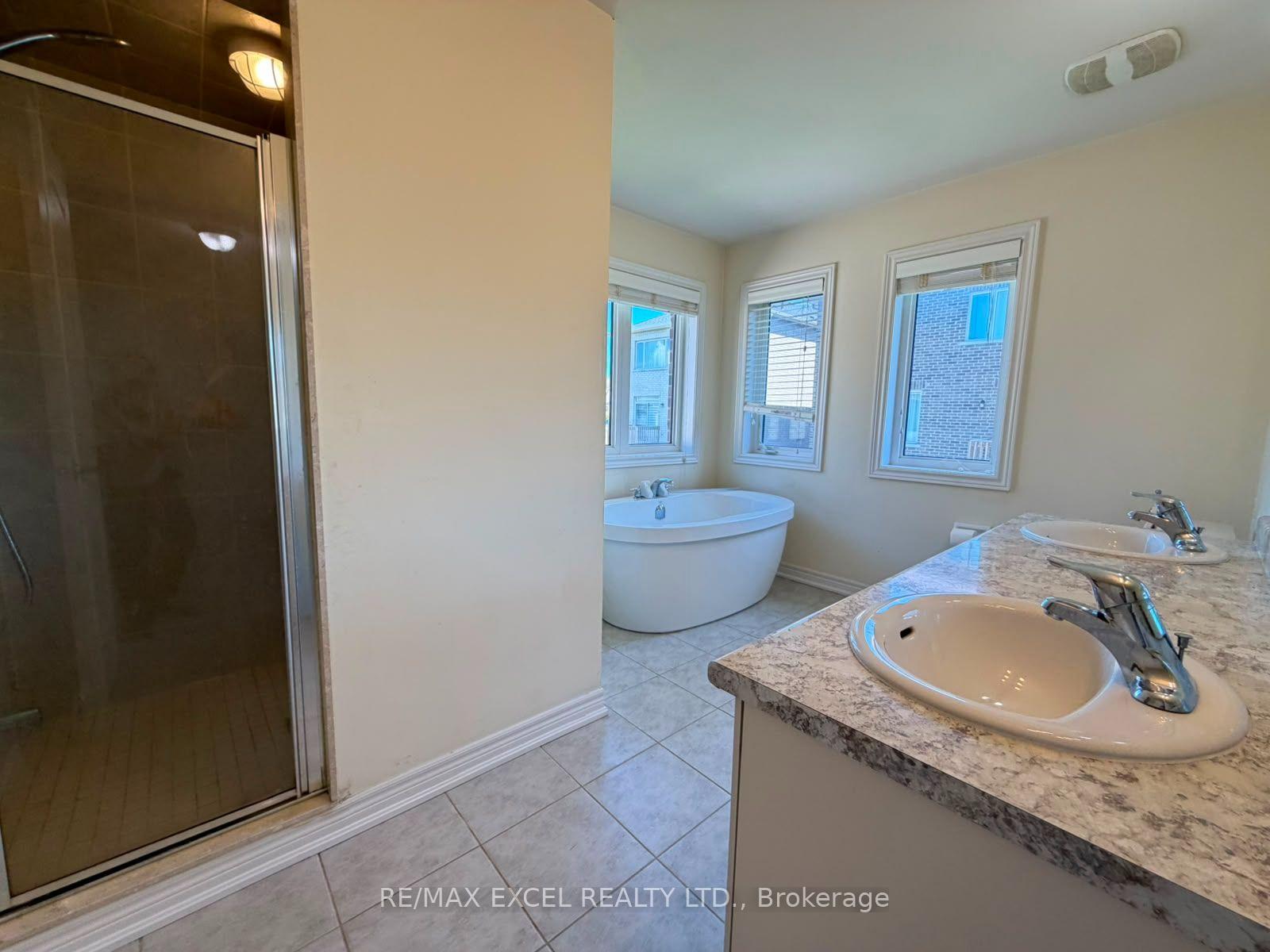 Photo 3 of 27 Manston Crescent, Markham, Milliken Mills East — HOMEH