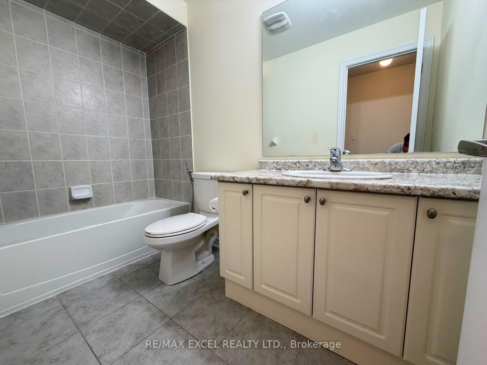 Photo 4 of 27 Manston Crescent, Markham, Milliken Mills East — HOMEH