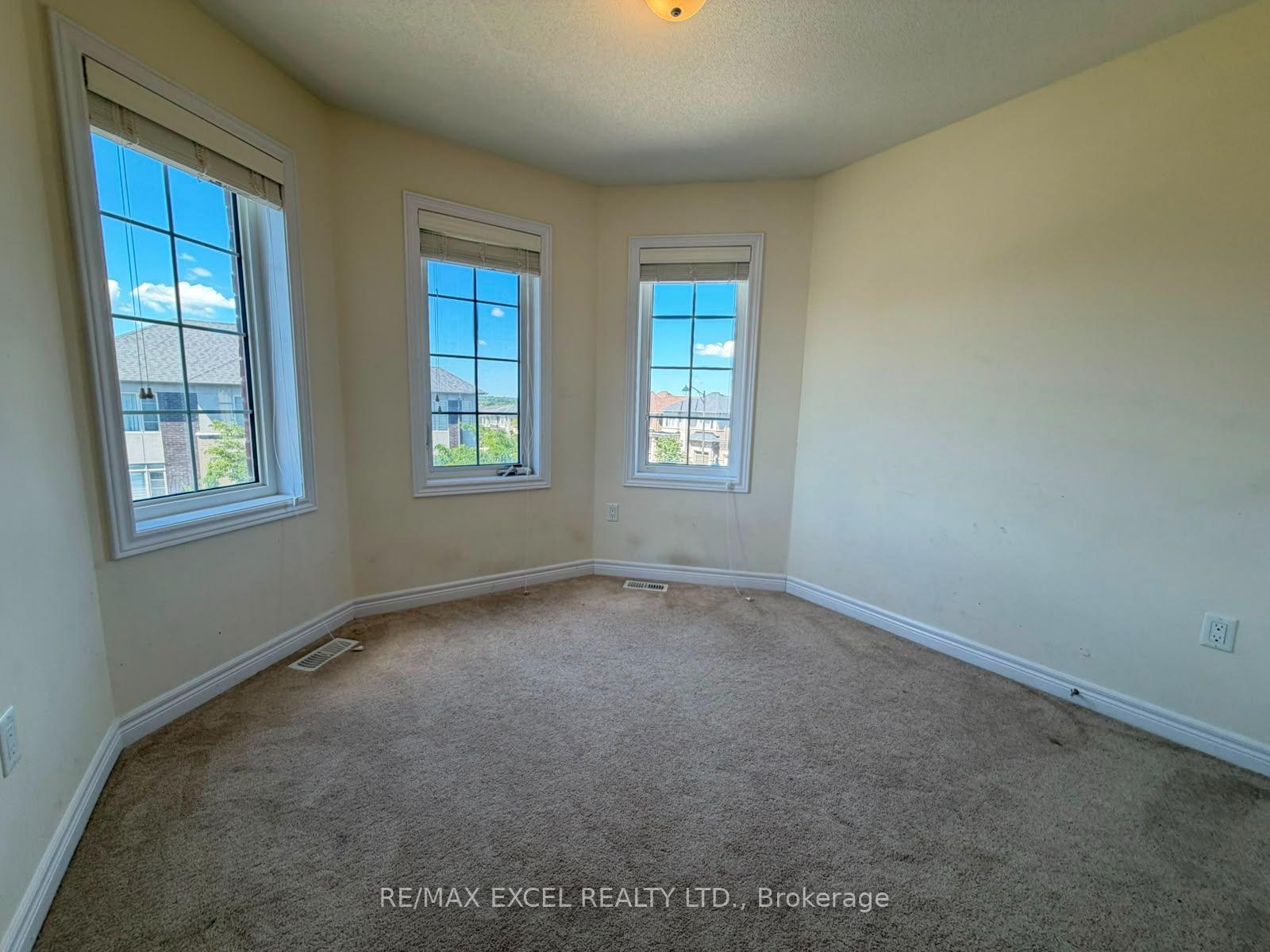 Photo 5 of 27 Manston Crescent, Markham, Milliken Mills East — HOMEH