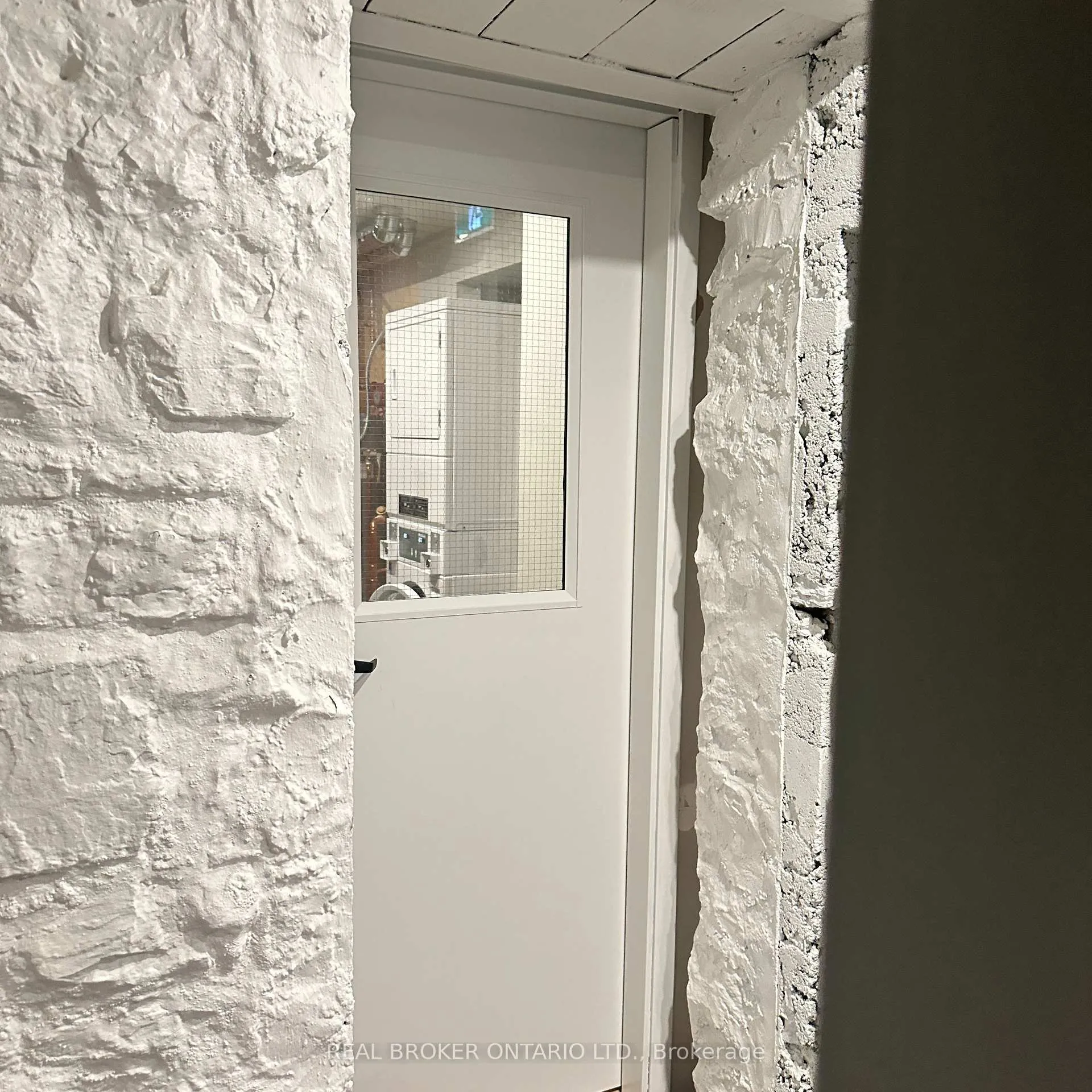 Photo 9 of Unit 102, 27 Peter Street N, Orillia — HOMEH