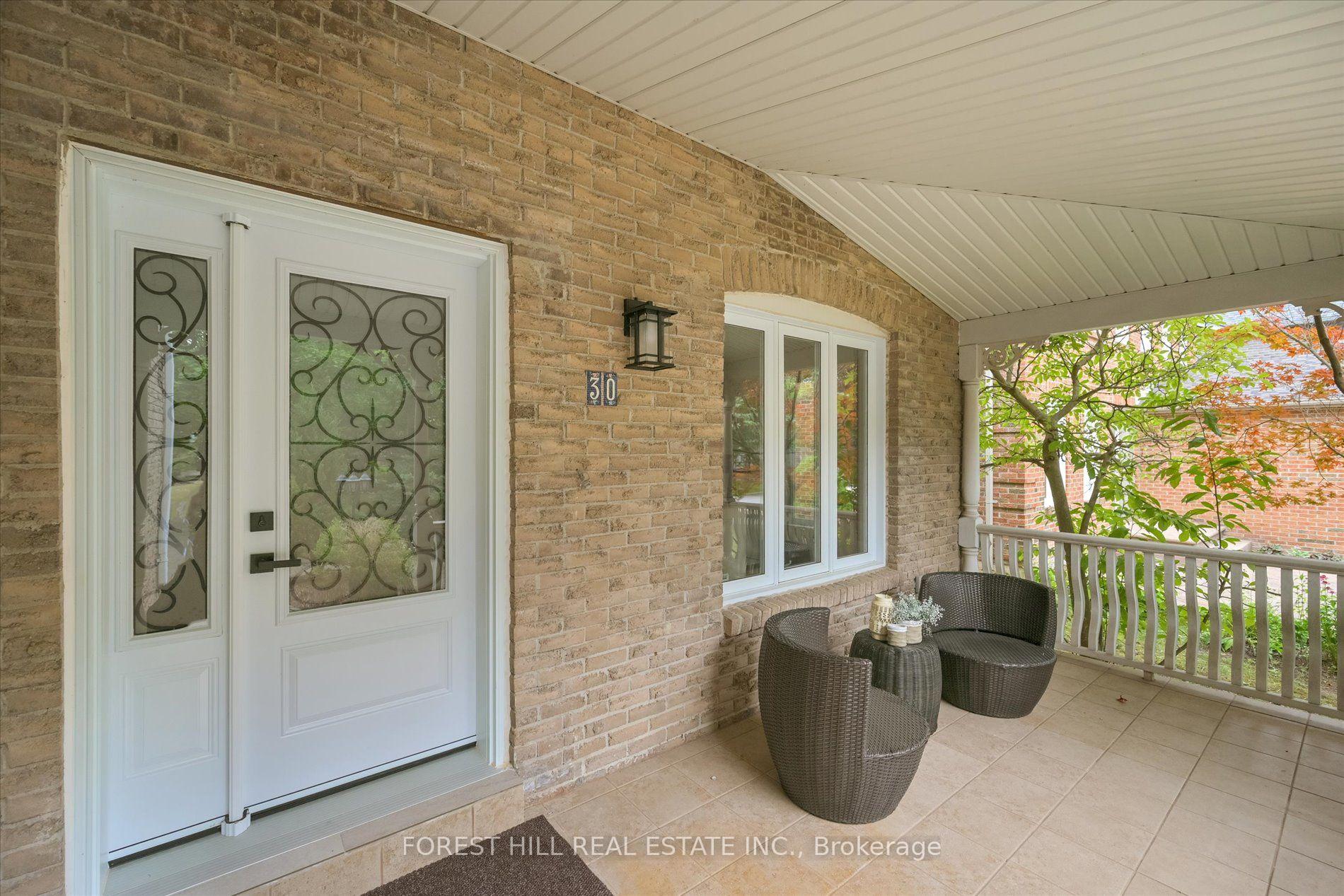 Photo 4 of 30 Pennock Crescent, Markham, Unionville — HOMEH