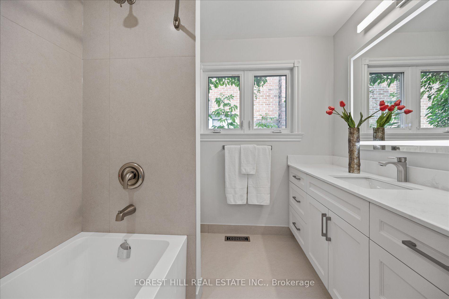Photo 34 of 30 Pennock Crescent, Markham, Unionville — HOMEH