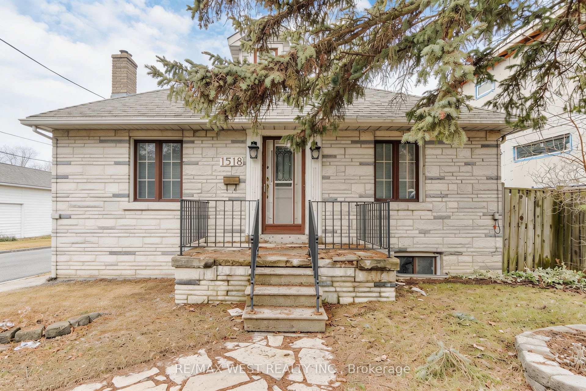 Photo 2 of 1518 Cawthra Road, Mississauga, Mineola — HOMEH