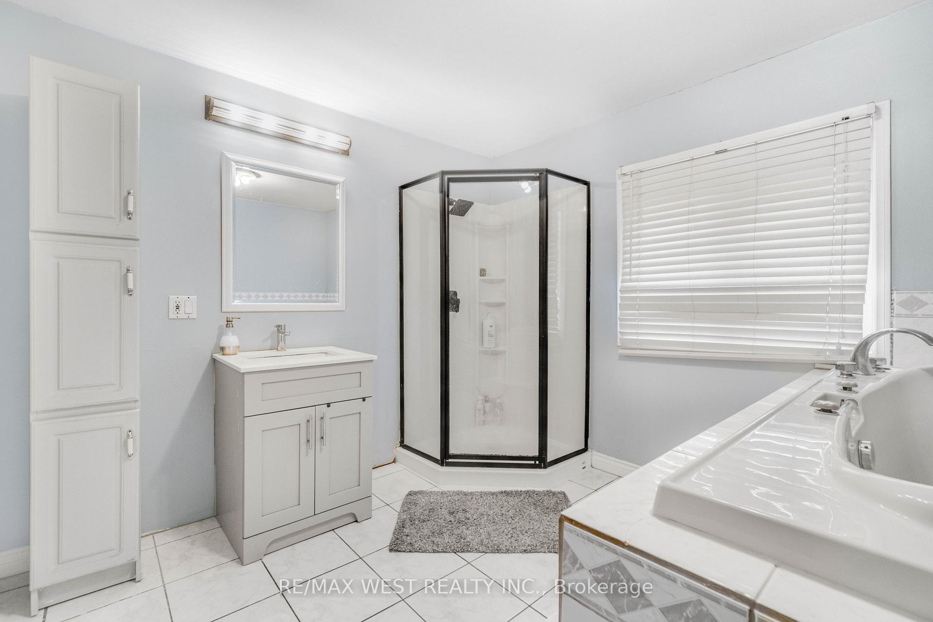 Photo 9 of 1518 Cawthra Road, Mississauga, Mineola — HOMEH