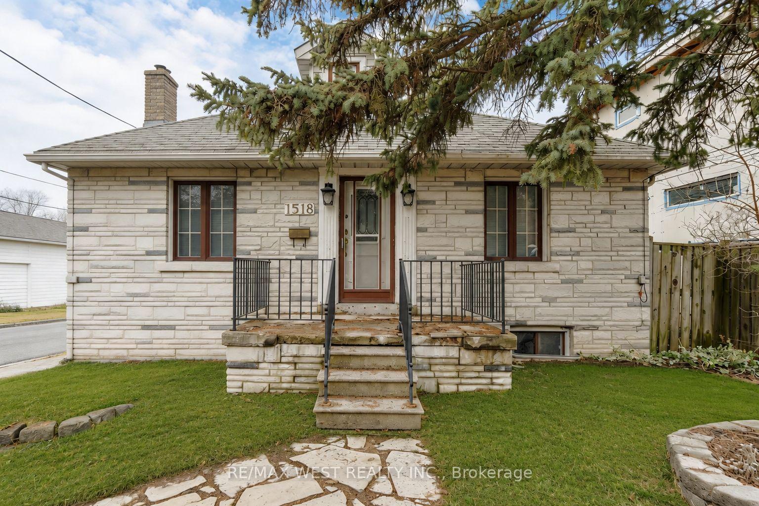 Photo 3 of 1518 Cawthra Road, Mississauga, Mineola — HOMEH