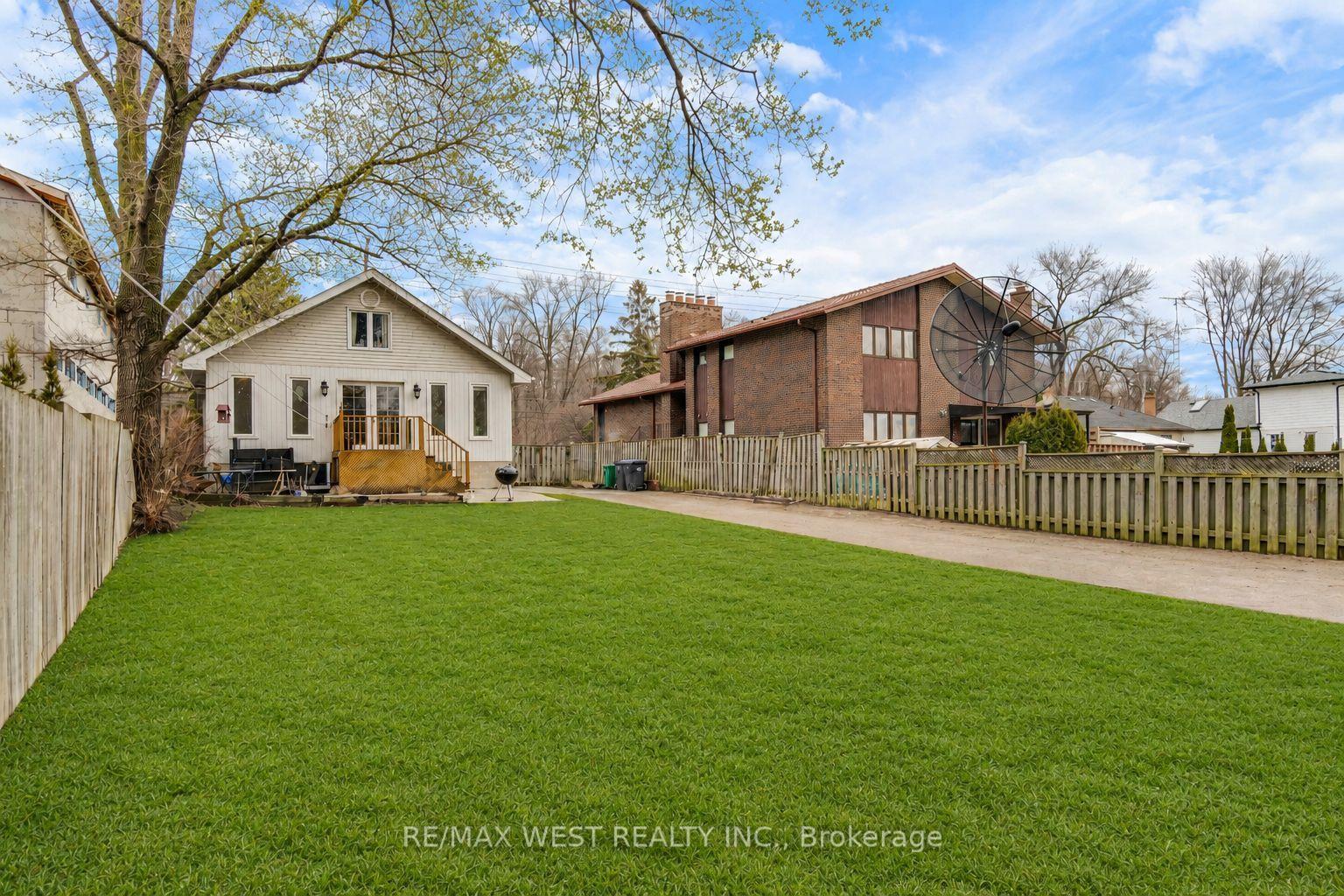 Photo 17 of 1518 Cawthra Road, Mississauga, Mineola — HOMEH