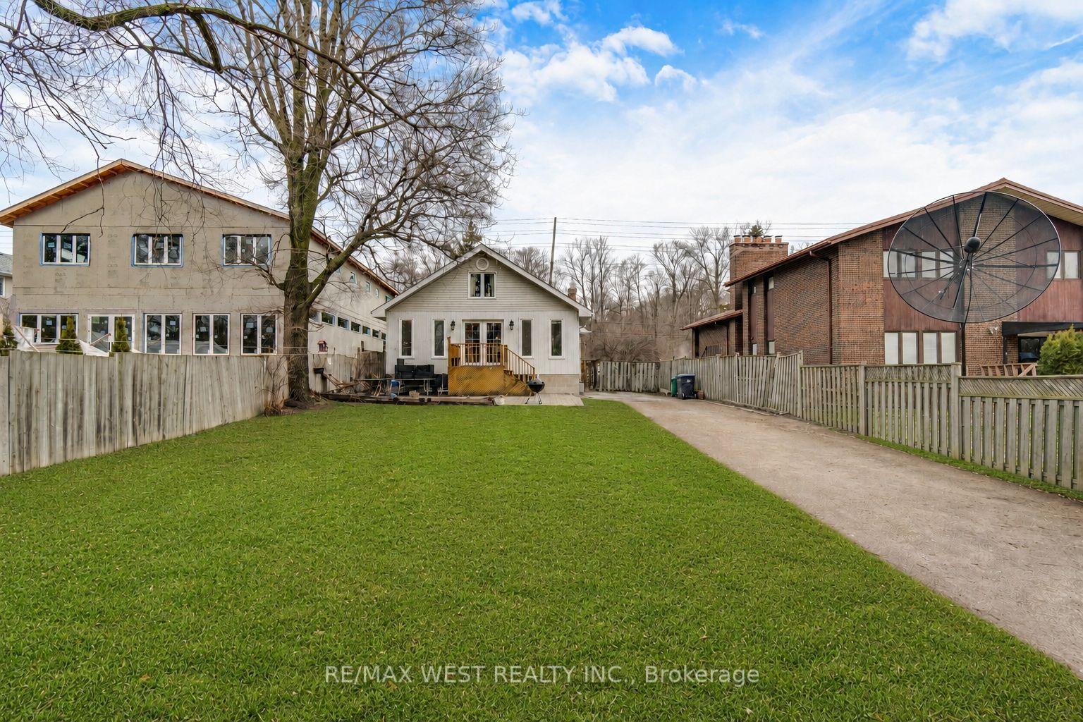 Photo 18 of 1518 Cawthra Road, Mississauga, Mineola — HOMEH