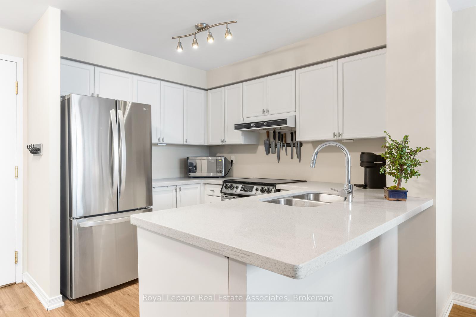 Photo of Unit PH7, 2565 Erin Centre Boulevard