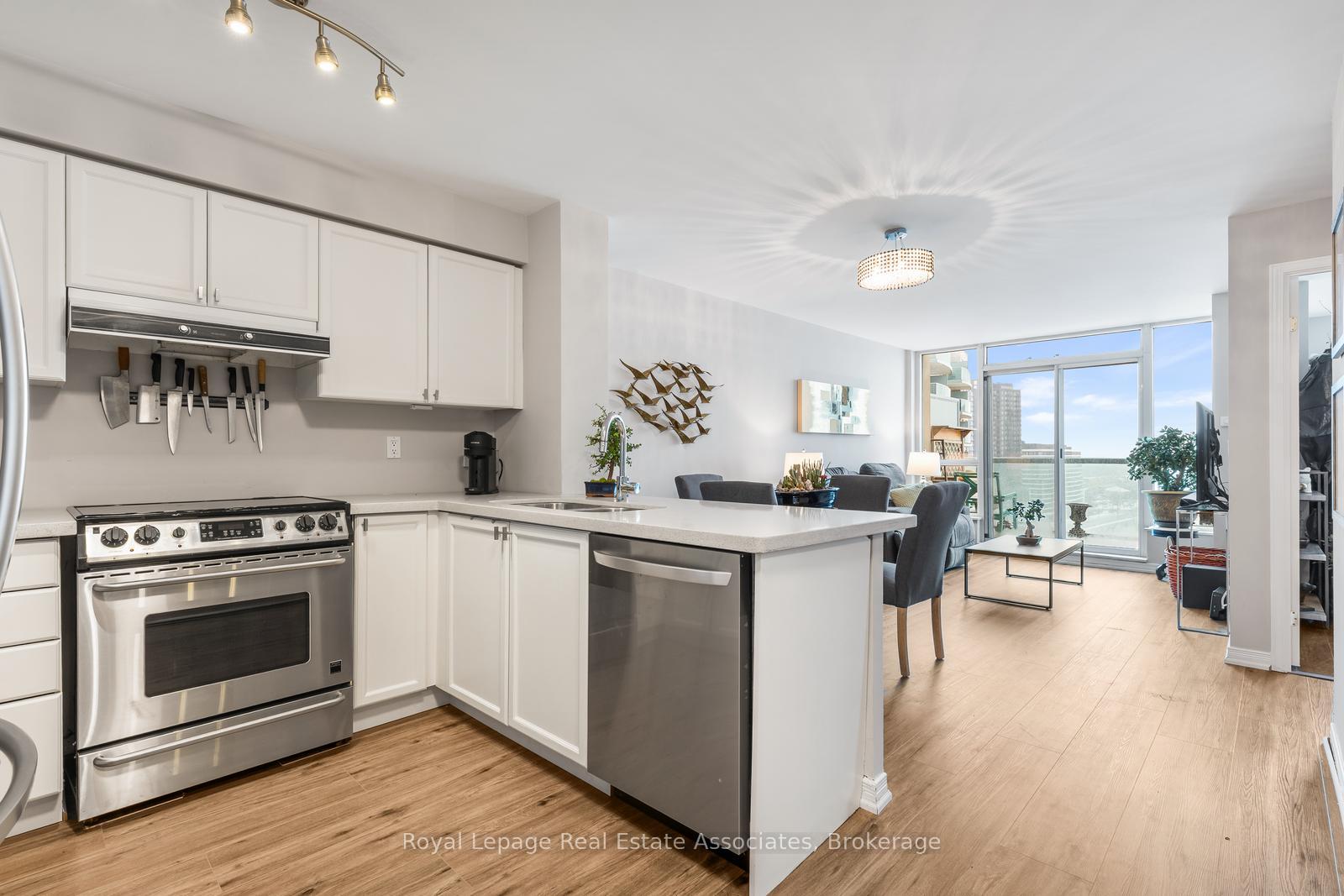 Photo 5 of Unit PH7, 2565 Erin Centre Boulevard, Mississauga, Central Erin Mills — HOMEH