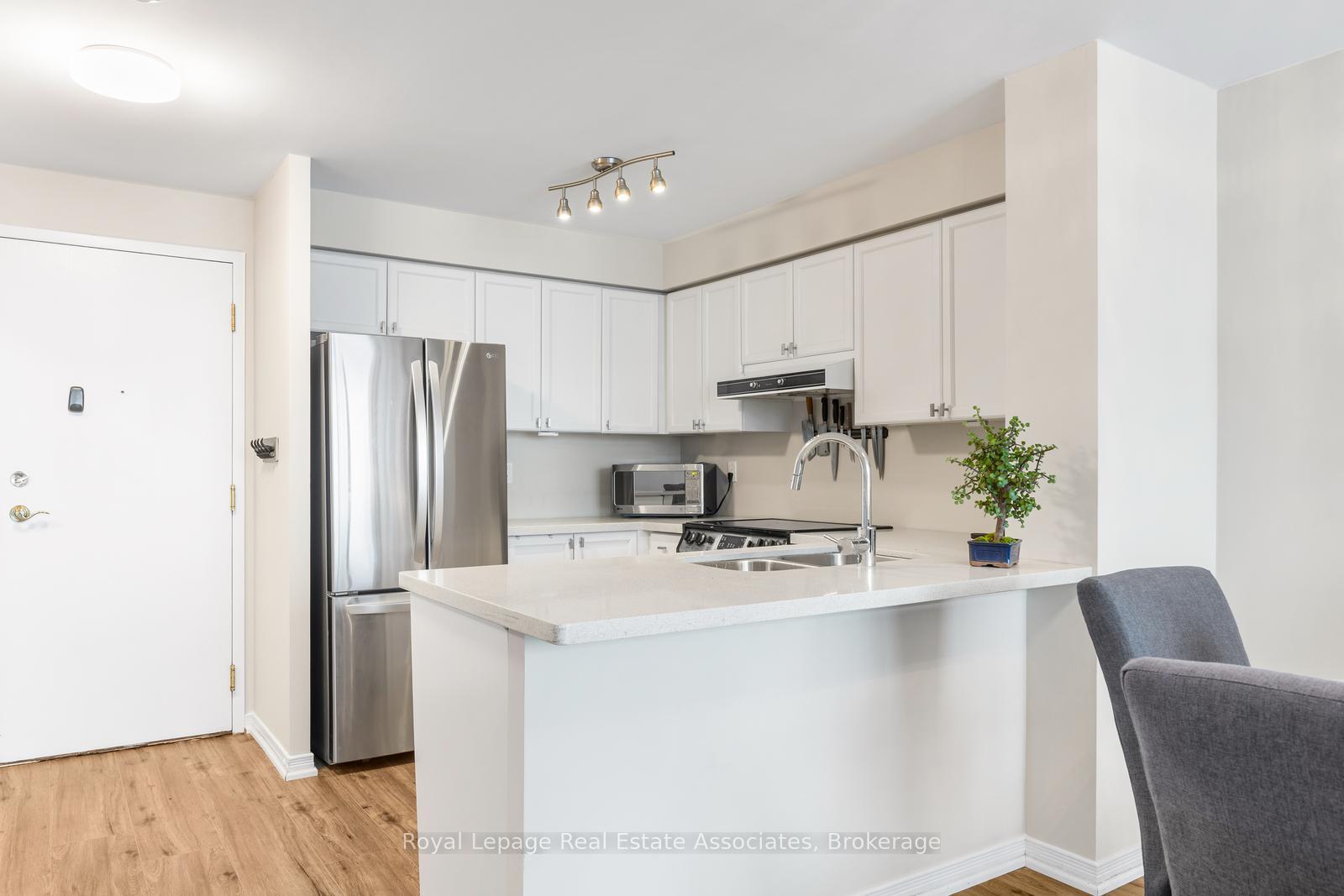 Photo 6 of Unit PH7, 2565 Erin Centre Boulevard, Mississauga, Central Erin Mills — HOMEH