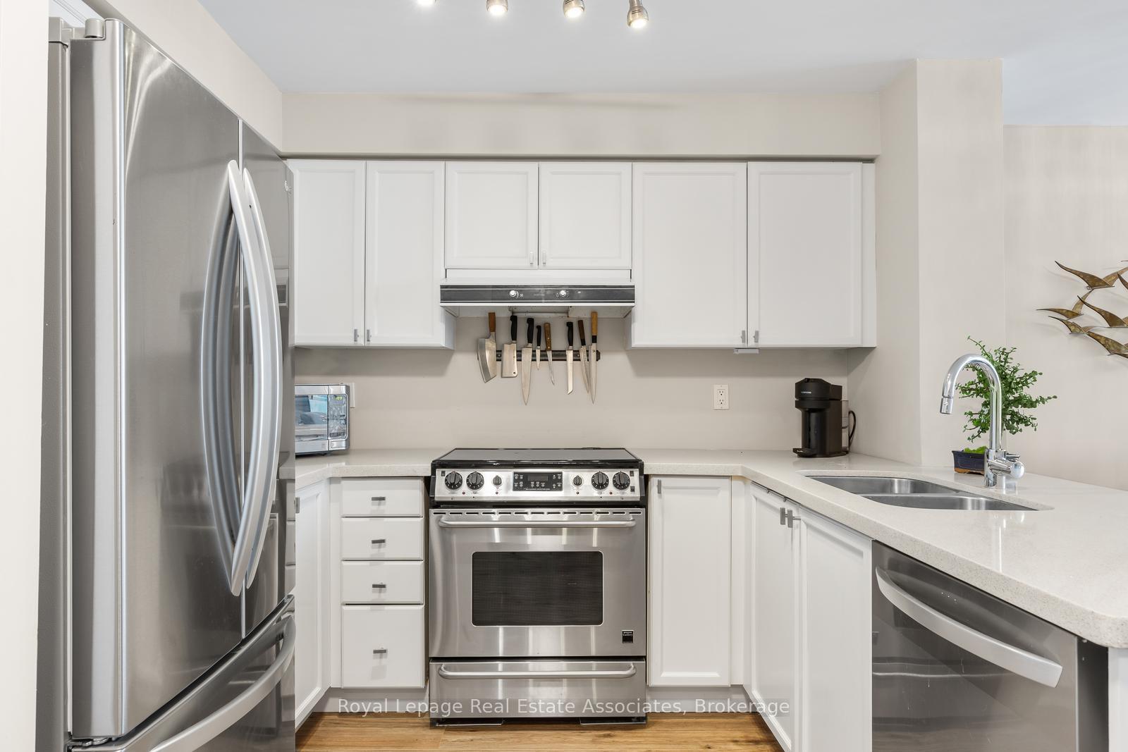 Photo 7 of Unit PH7, 2565 Erin Centre Boulevard, Mississauga, Central Erin Mills — HOMEH