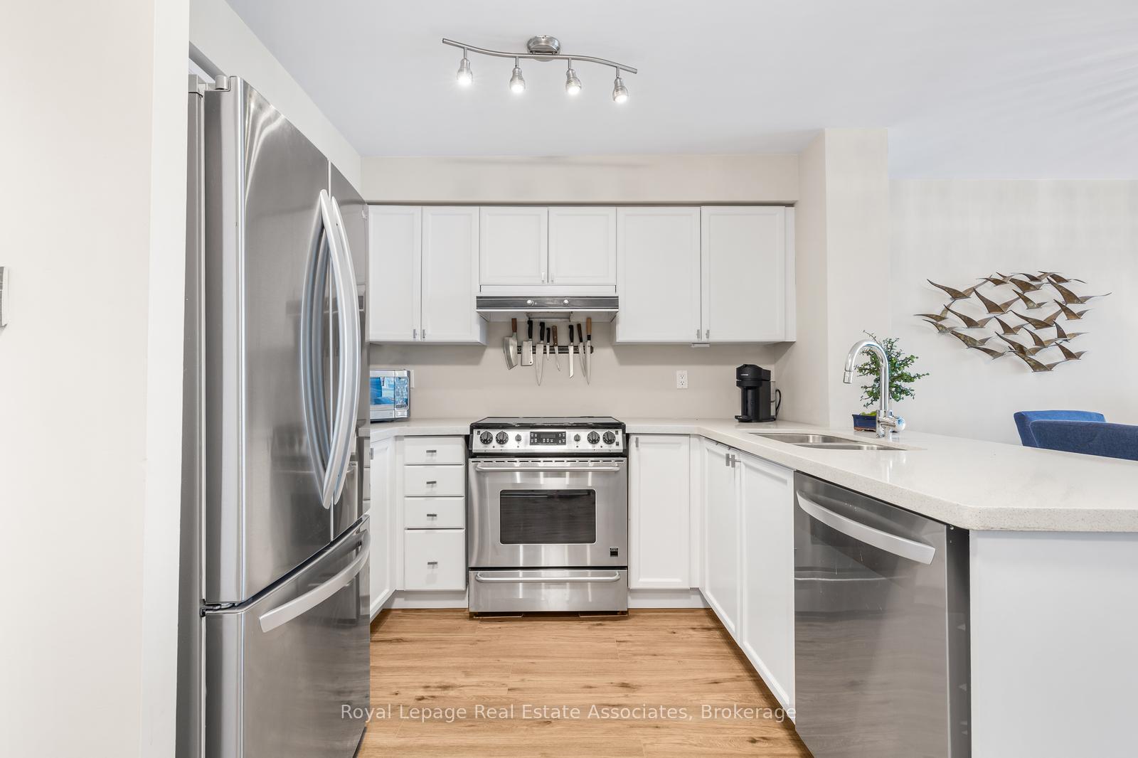 Photo 8 of Unit PH7, 2565 Erin Centre Boulevard, Mississauga, Central Erin Mills — HOMEH