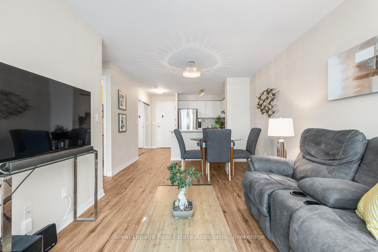Photo 11 of Unit PH7, 2565 Erin Centre Boulevard, Mississauga, Central Erin Mills — HOMEH