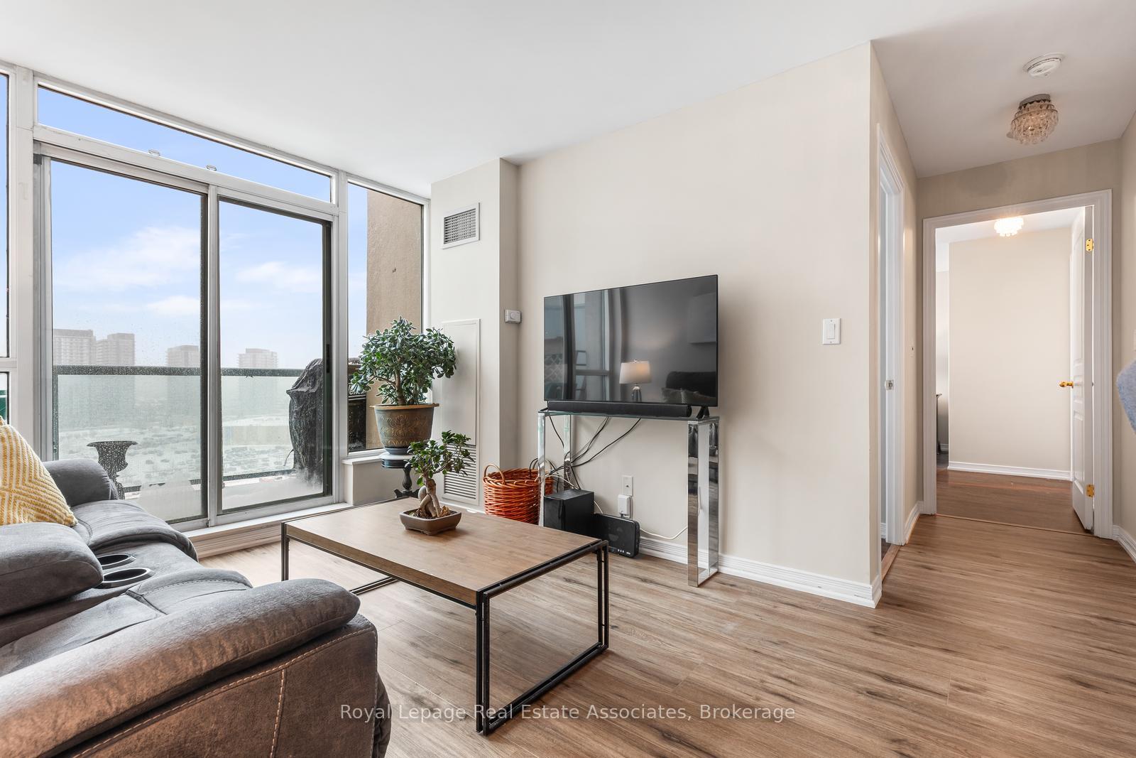 Photo 15 of Unit PH7, 2565 Erin Centre Boulevard, Mississauga, Central Erin Mills — HOMEH