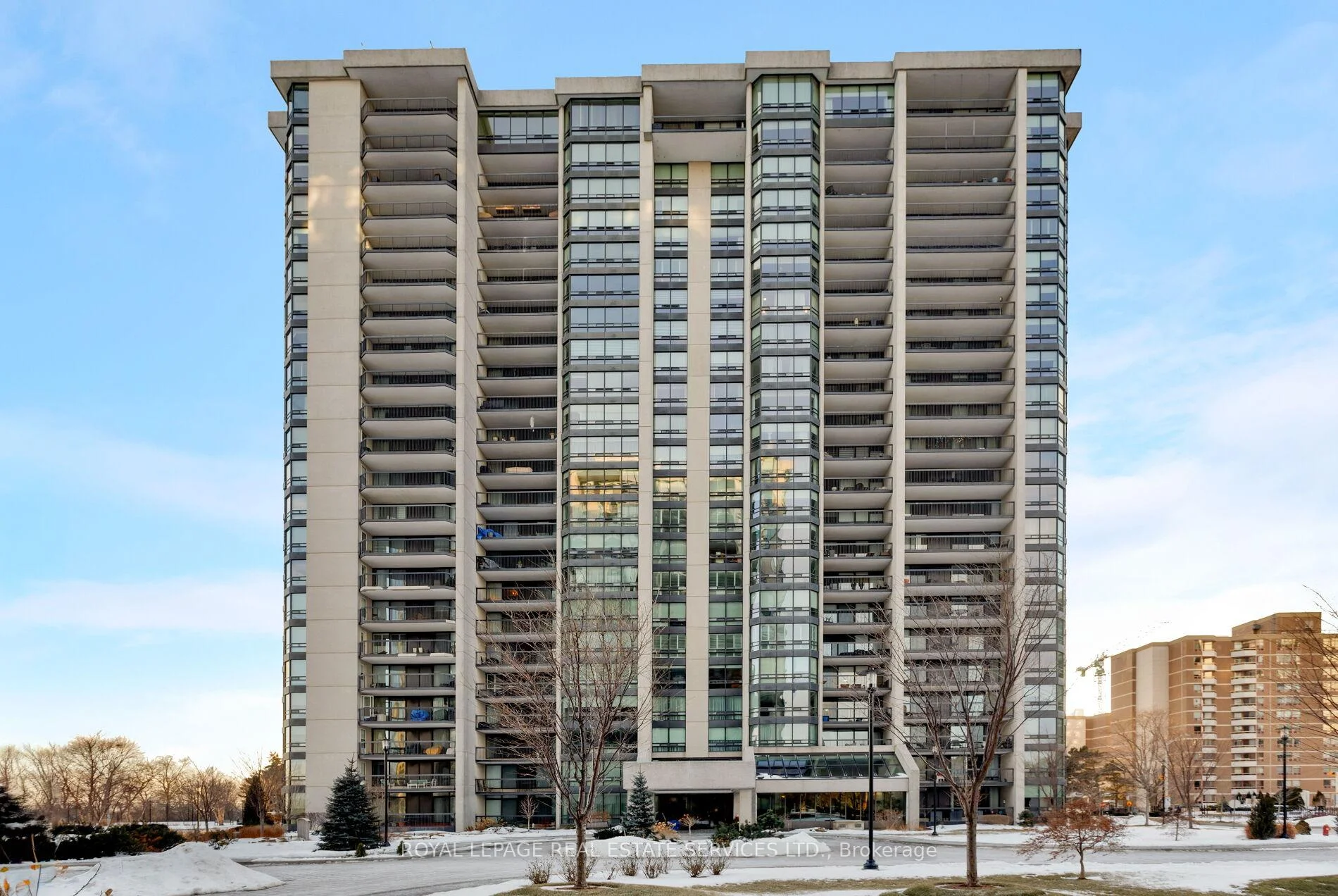 Photo 2 of Unit 1401, 2180 Marine Drive, Oakville, Bronte — HOMEH