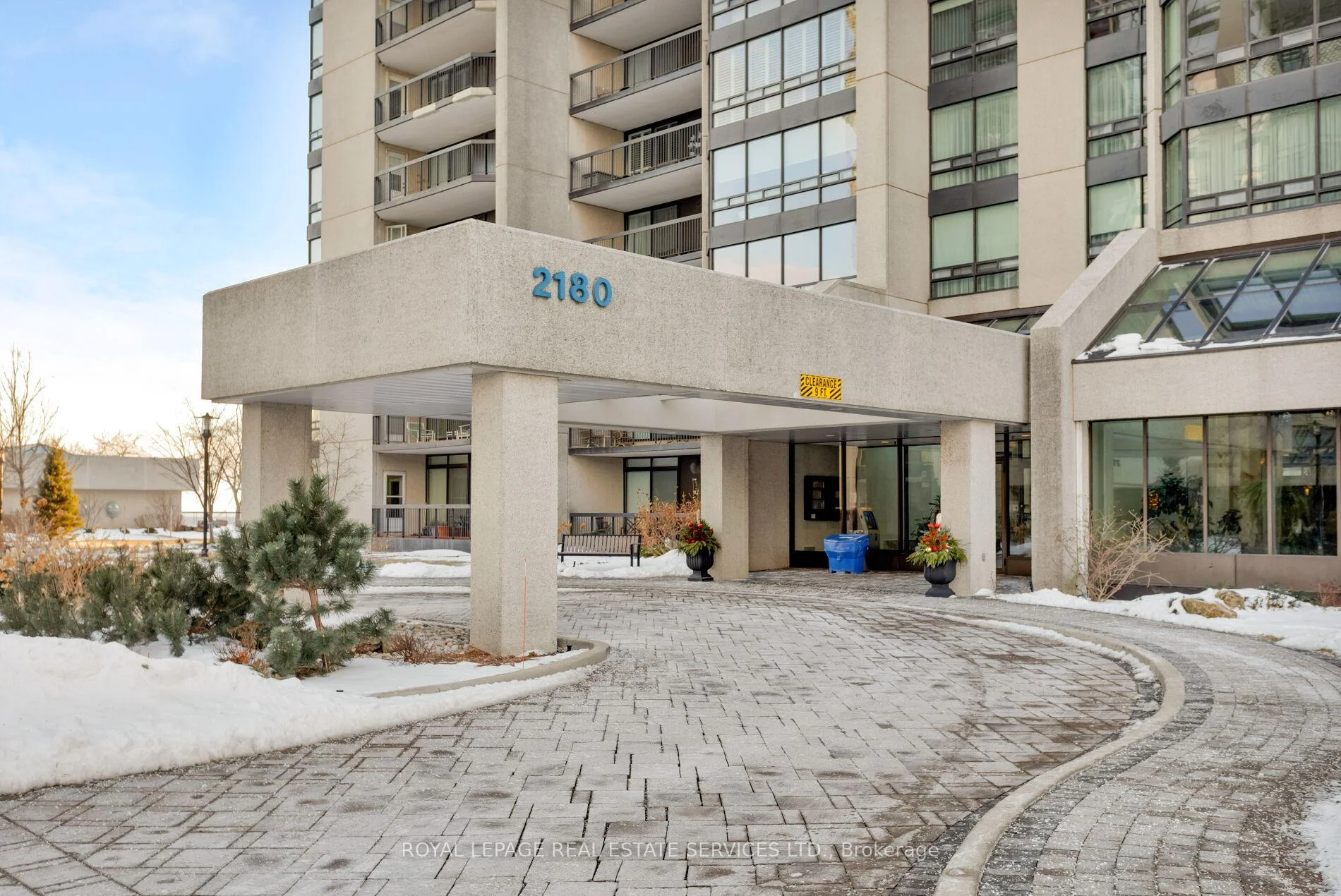 Photo 3 of Unit 1401, 2180 Marine Drive, Oakville, Bronte — HOMEH