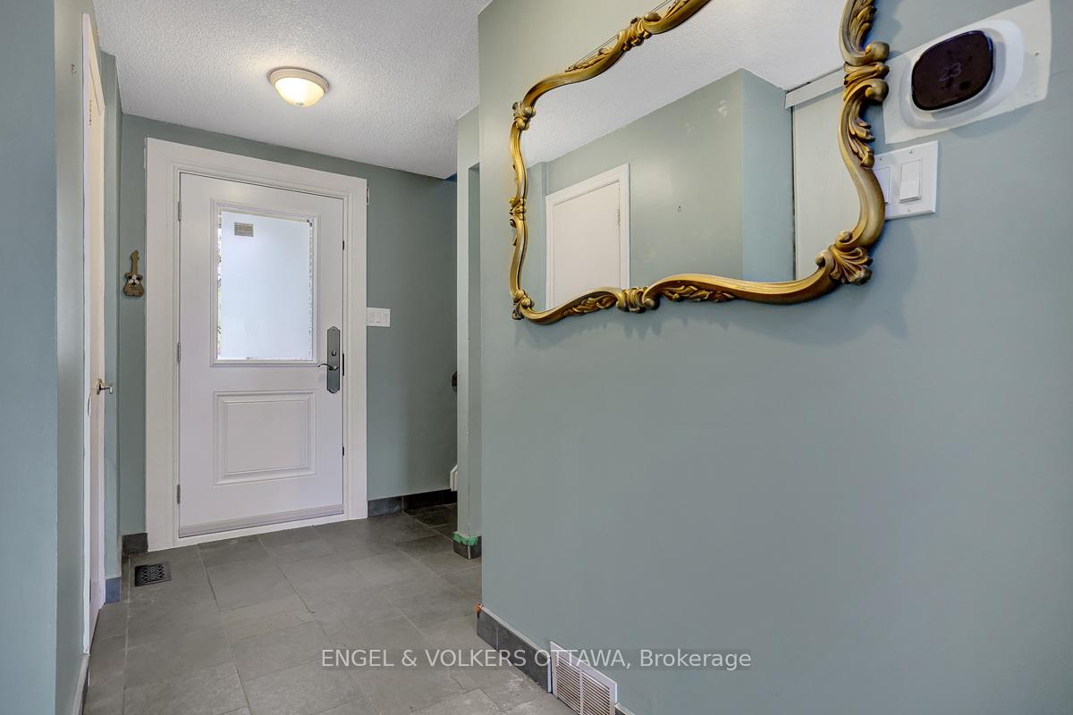 Photo 4 of 1844 Prestwick Drive, Ottawa, Queenswood Heights South — HOMEH