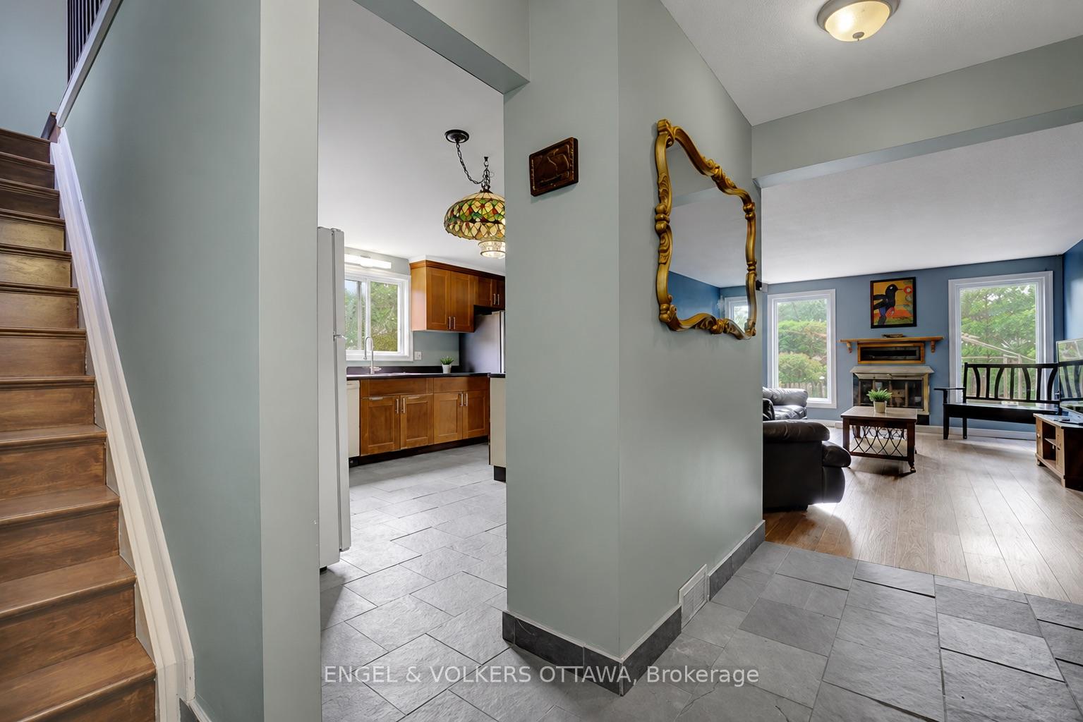 Photo 5 of 1844 Prestwick Drive, Ottawa, Queenswood Heights South — HOMEH