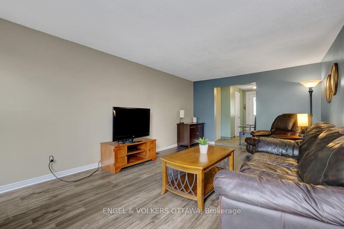 Photo 9 of 1844 Prestwick Drive, Ottawa, Queenswood Heights South — HOMEH