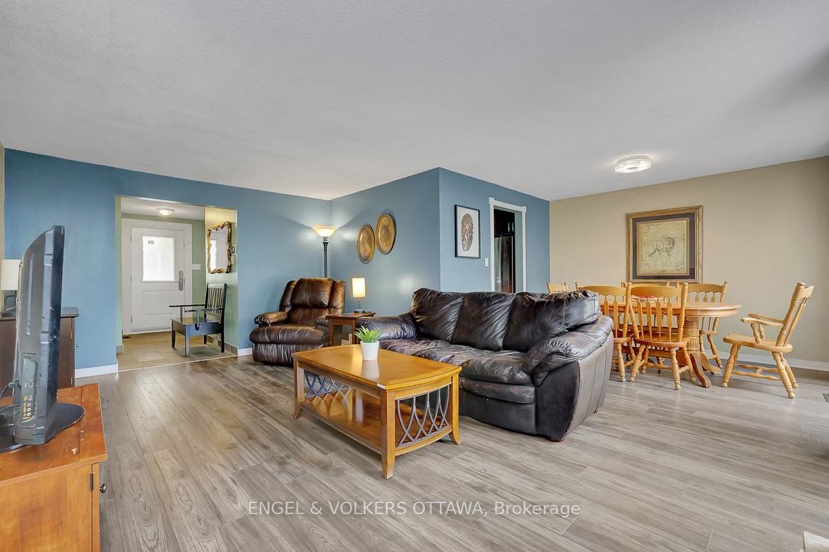 Photo 10 of 1844 Prestwick Drive, Ottawa, Queenswood Heights South — HOMEH