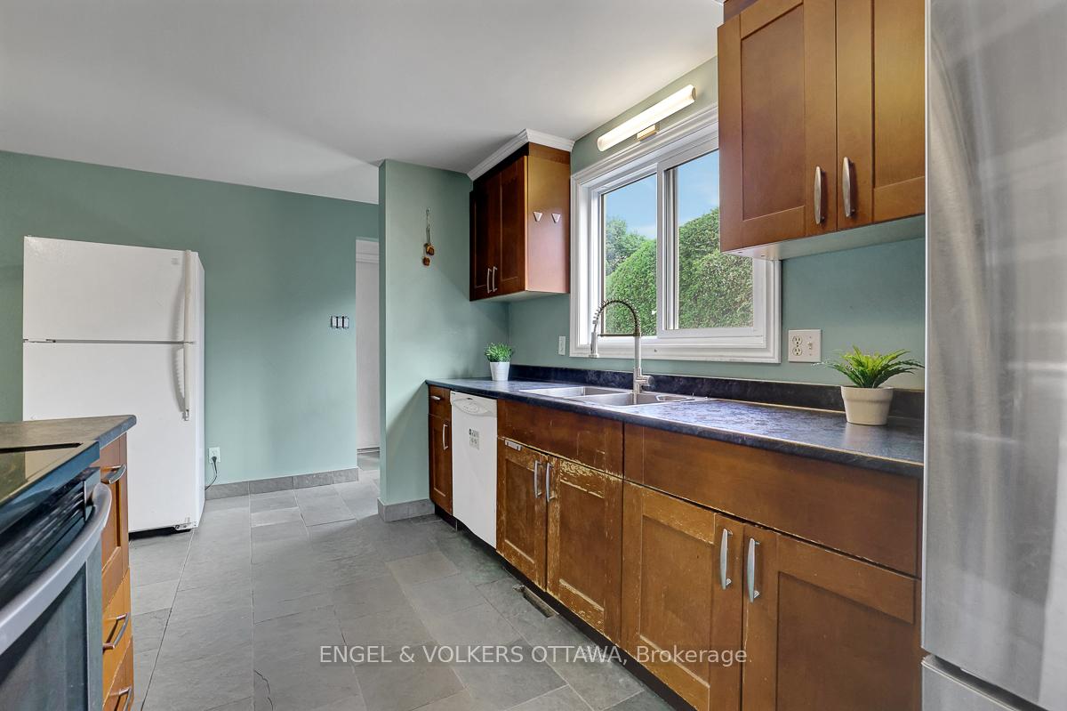 Photo 16 of 1844 Prestwick Drive, Ottawa, Queenswood Heights South — HOMEH