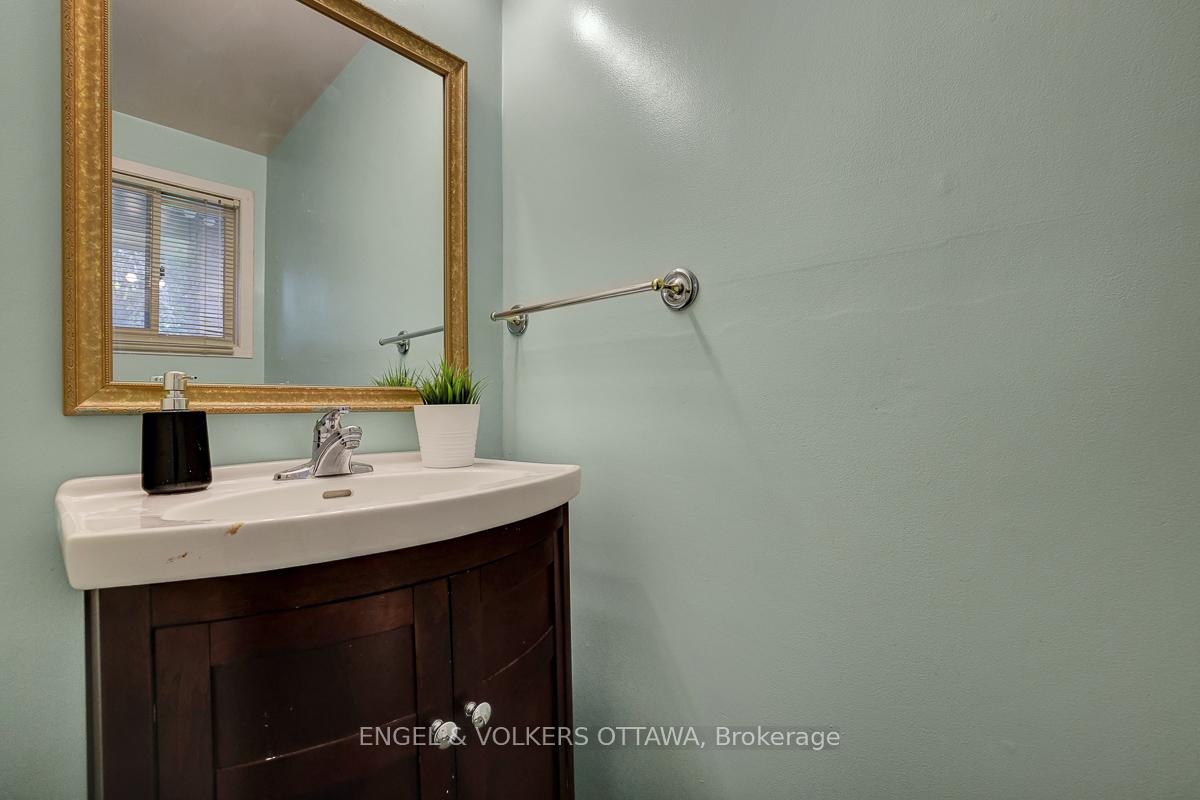 Photo 23 of 1844 Prestwick Drive, Ottawa, Queenswood Heights South — HOMEH