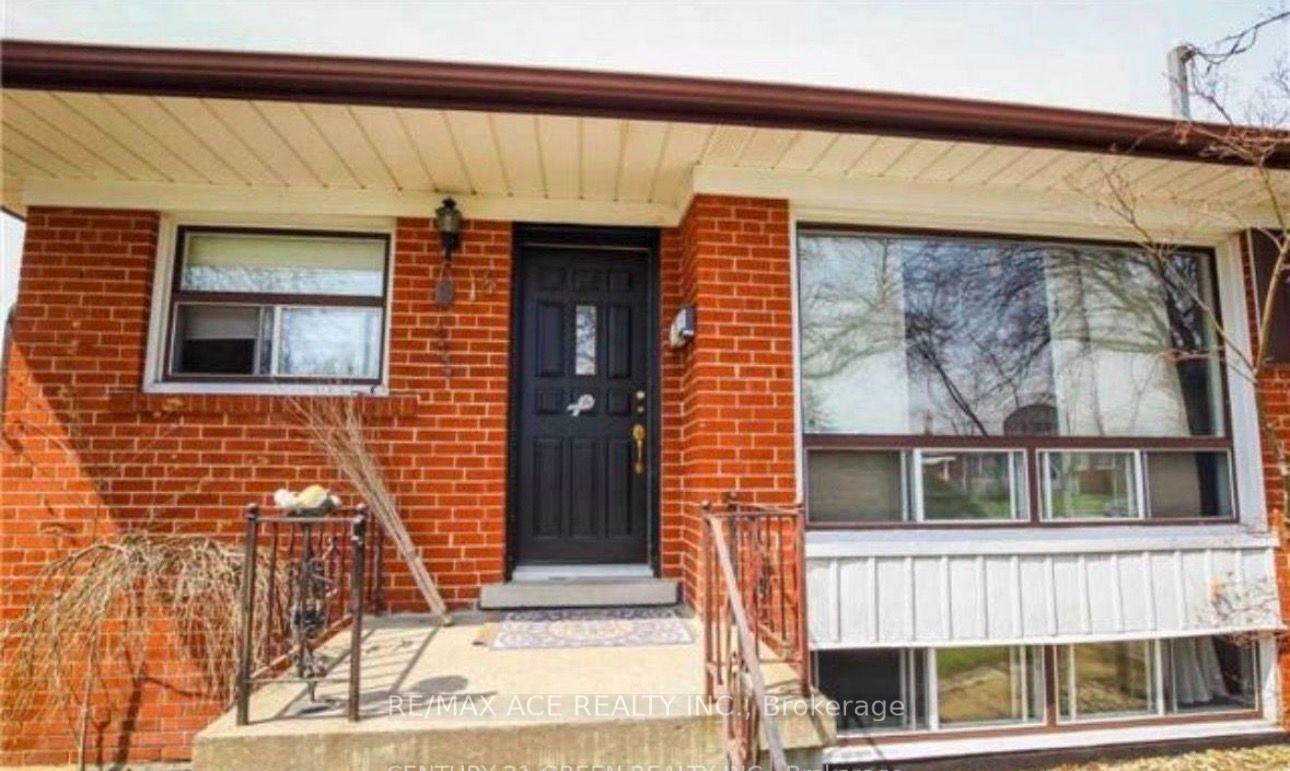 Photo 3 of 18 Roseglor Crescent, Scarborough, Bendale — HOMEH