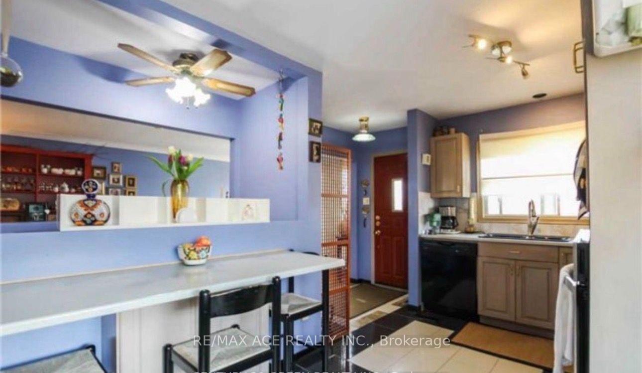 Photo 4 of 18 Roseglor Crescent, Scarborough, Bendale — HOMEH