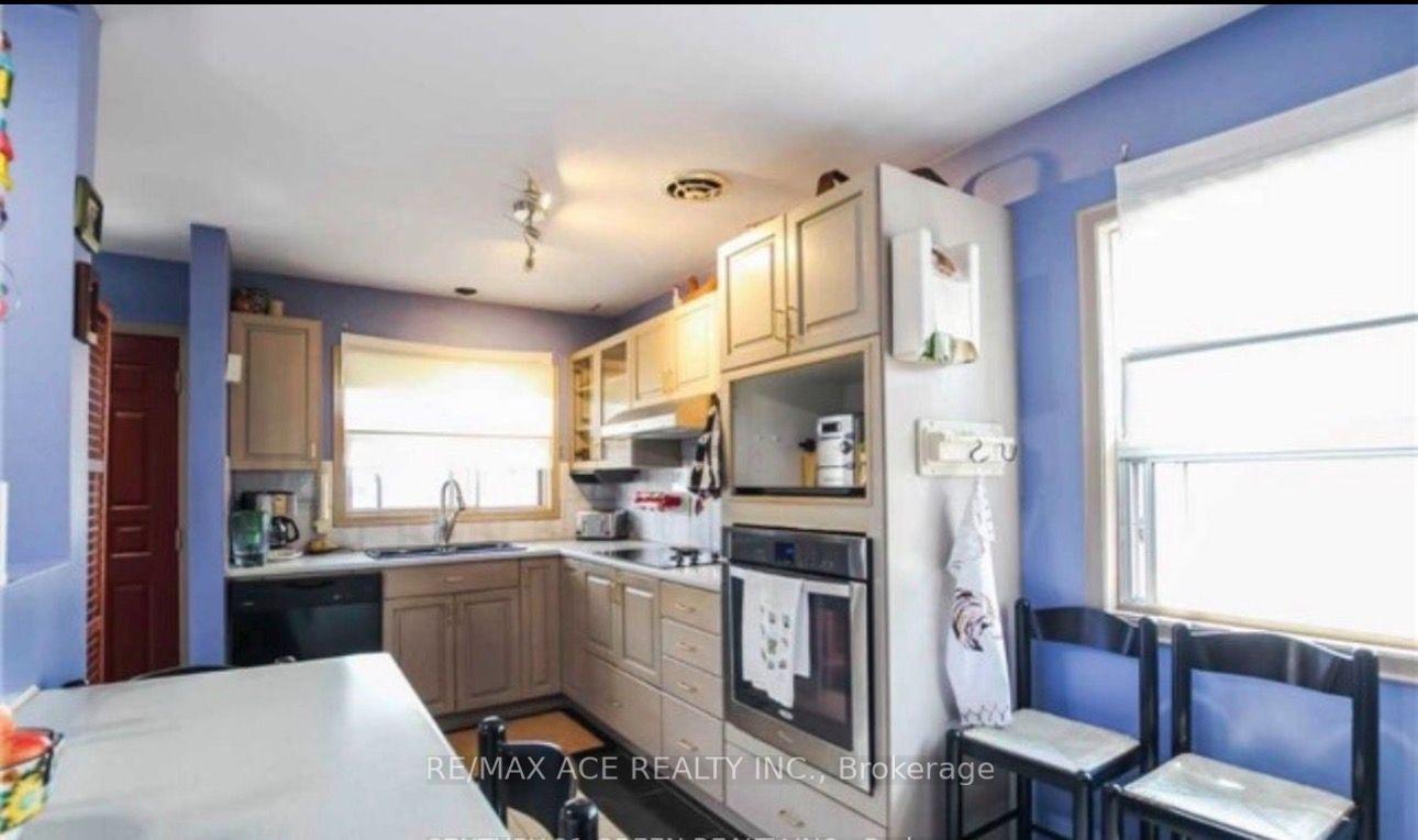 Photo 5 of 18 Roseglor Crescent, Scarborough, Bendale — HOMEH