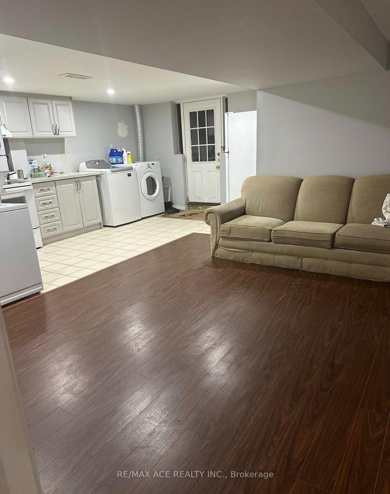Photo 13 of 18 Roseglor Crescent, Scarborough, Bendale — HOMEH