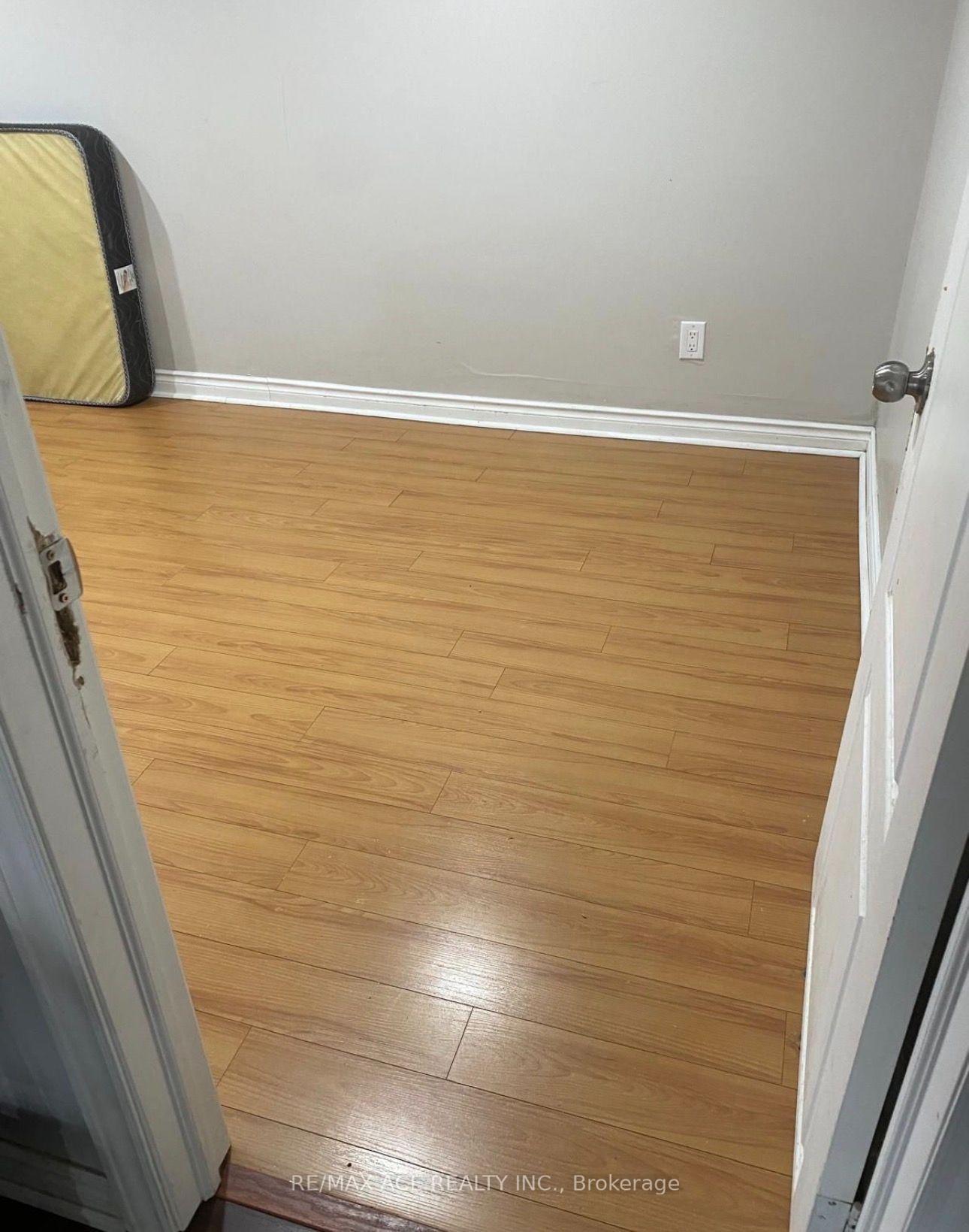 Photo 15 of 18 Roseglor Crescent, Scarborough, Bendale — HOMEH