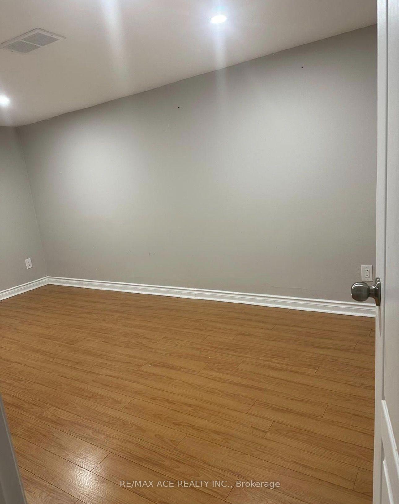 Photo 17 of 18 Roseglor Crescent, Scarborough, Bendale — HOMEH