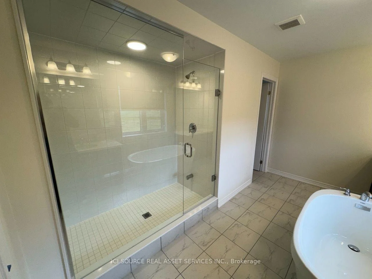 Photo 54 of 10 Guernsey Drive, Kitchener, Trussler — HOMEH