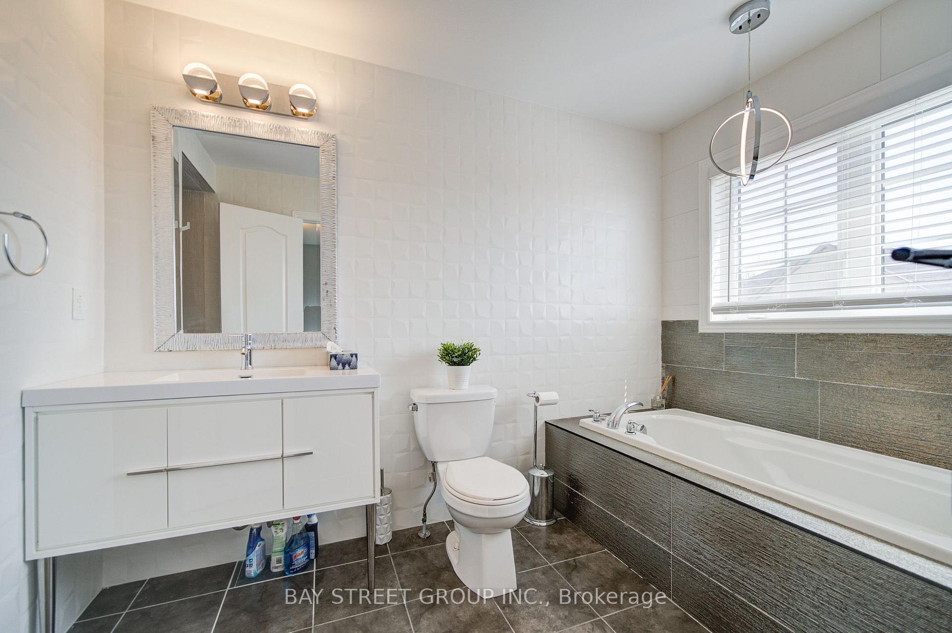 Photo 21 of 48 Roy Grove Way, Markham, Greensborough — HOMEH