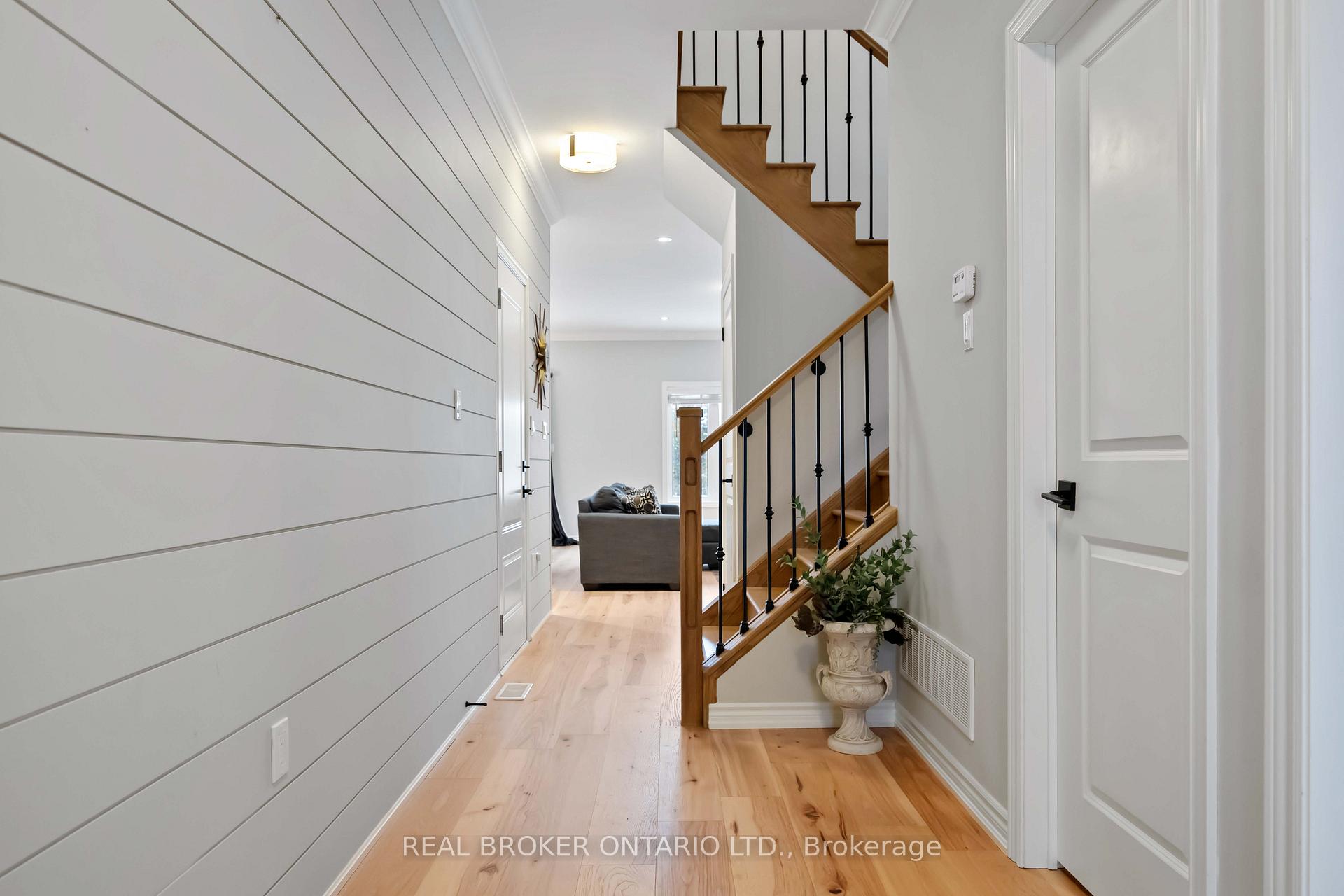 Photo 7 of 31 Gord Matthews Way, Uxbridge — HOMEH