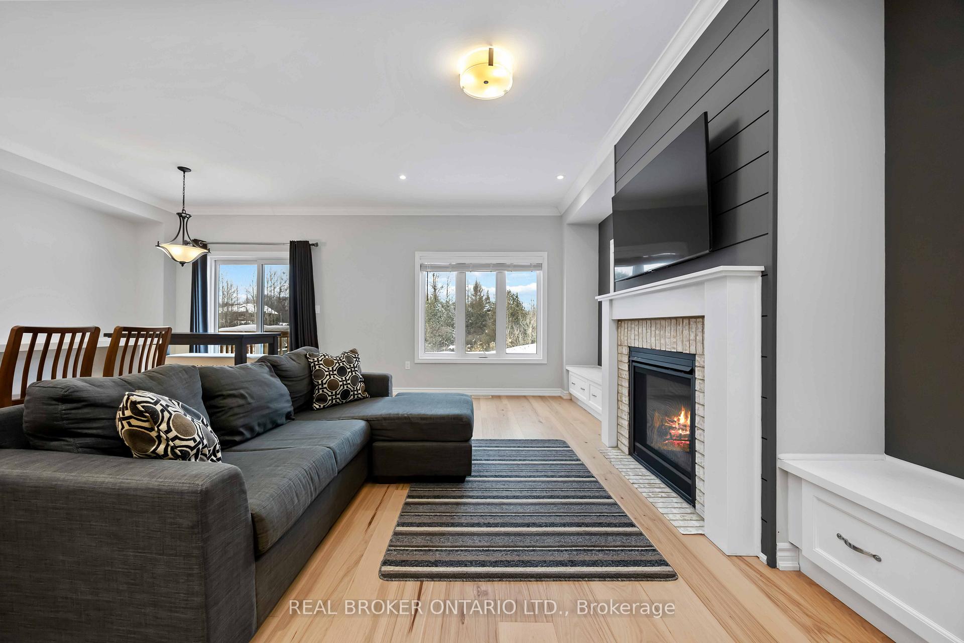 Photo 9 of 31 Gord Matthews Way, Uxbridge — HOMEH