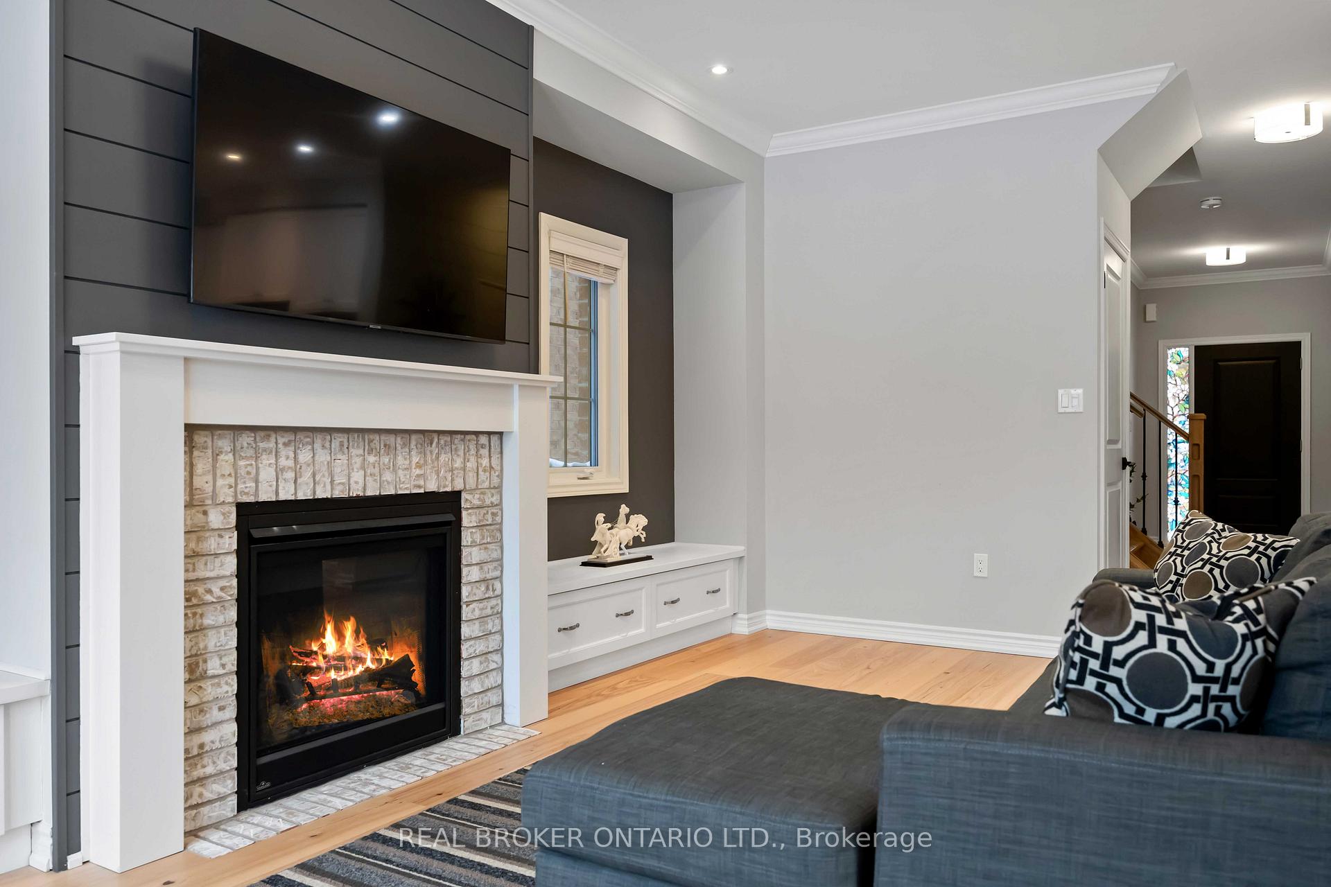 Photo 10 of 31 Gord Matthews Way, Uxbridge — HOMEH