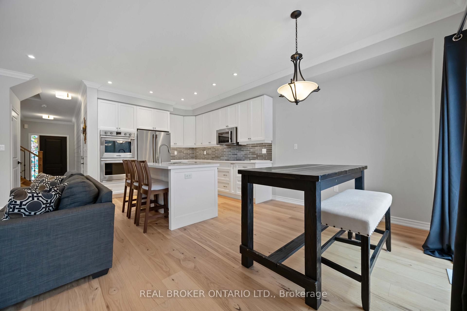 Photo 11 of 31 Gord Matthews Way, Uxbridge — HOMEH