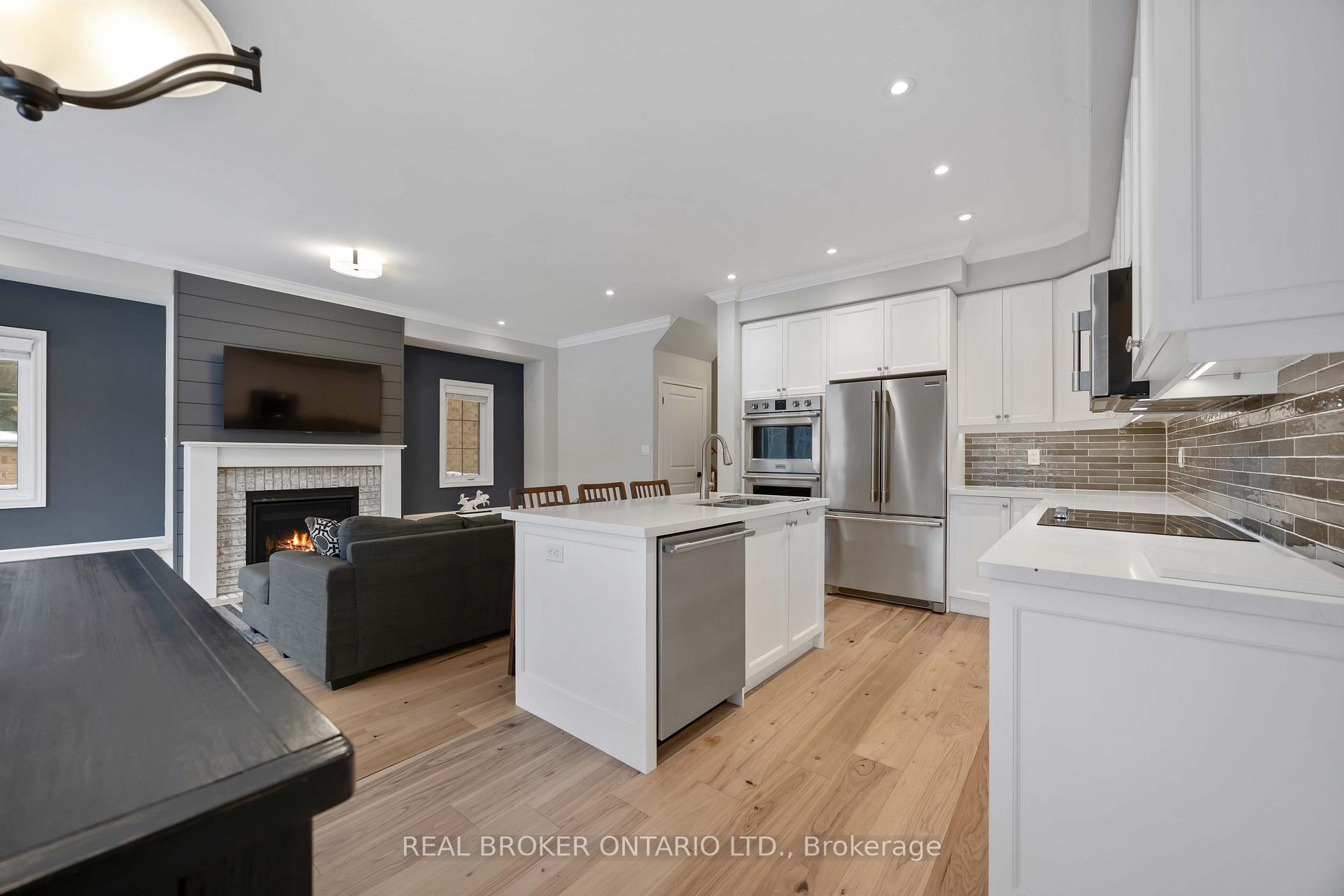 Photo 12 of 31 Gord Matthews Way, Uxbridge — HOMEH