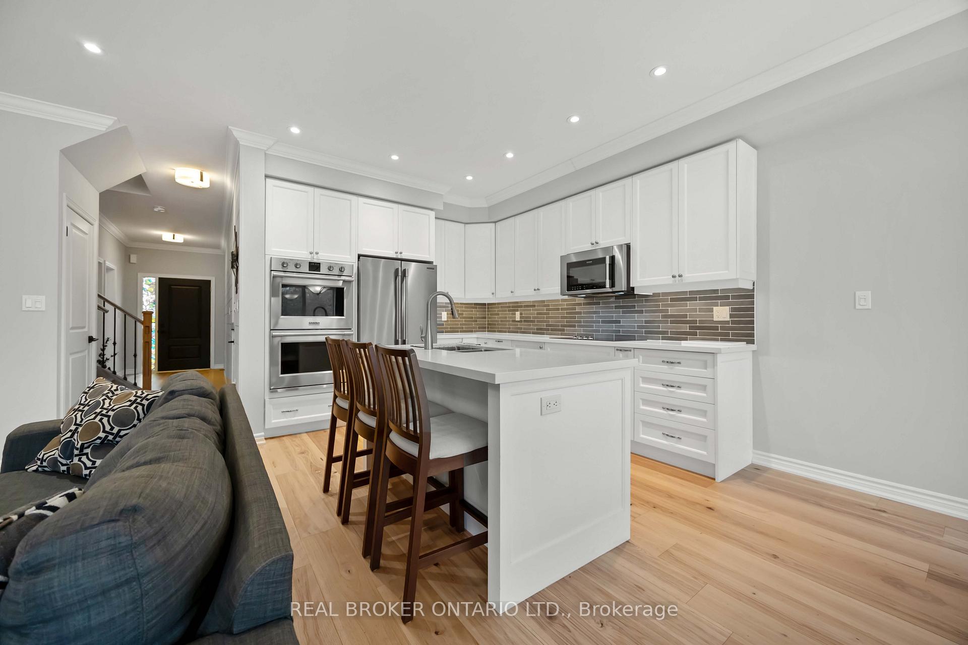 Photo 15 of 31 Gord Matthews Way, Uxbridge — HOMEH